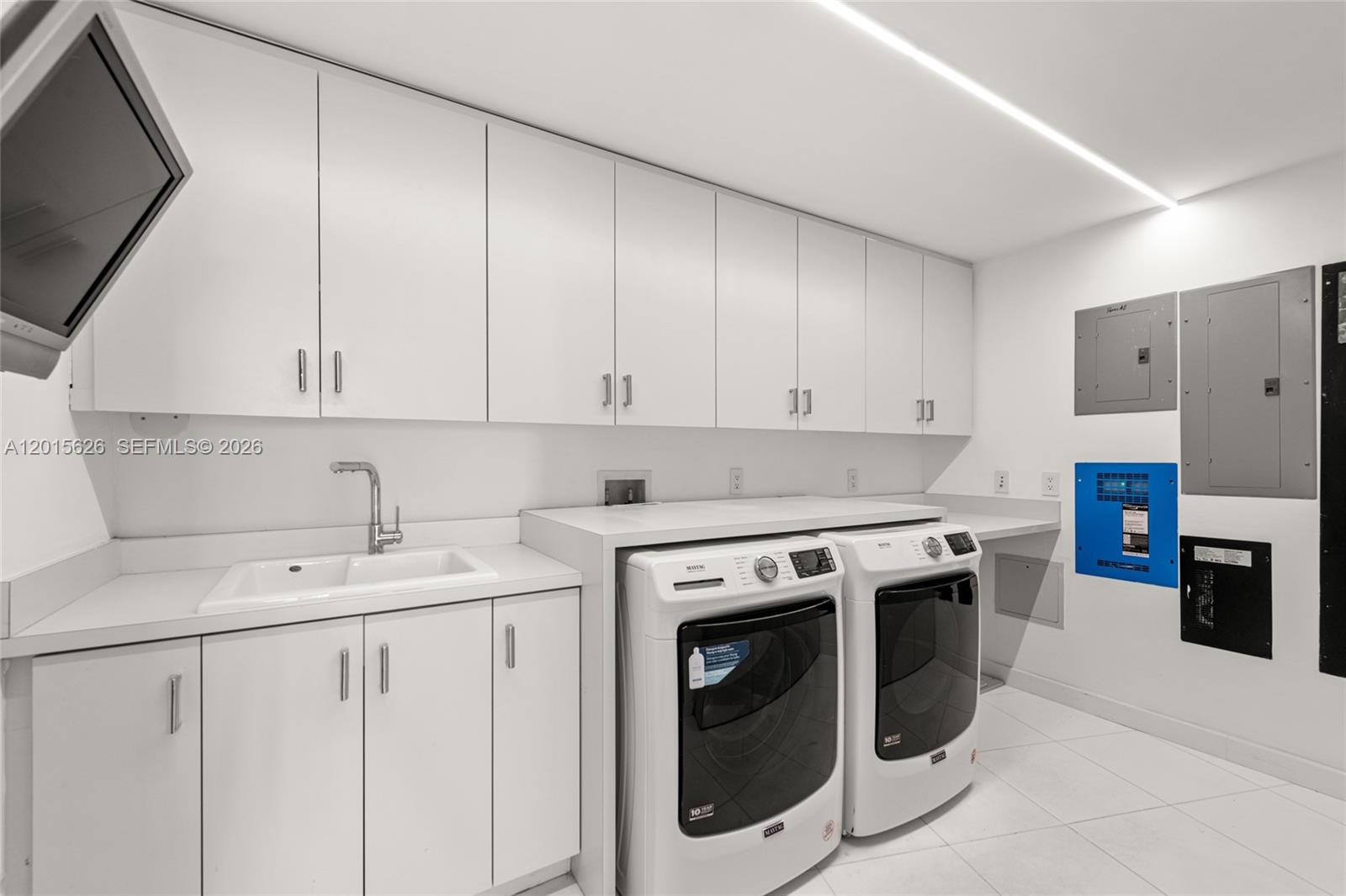 IMPERIAL HOUSE CONDO - Residential