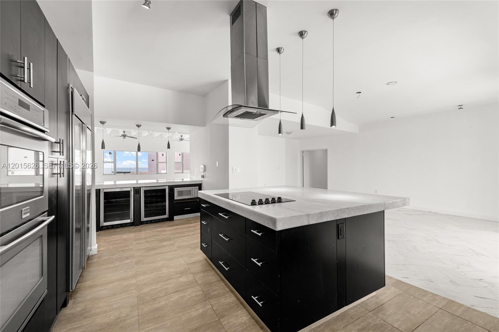 IMPERIAL HOUSE CONDO - Residential