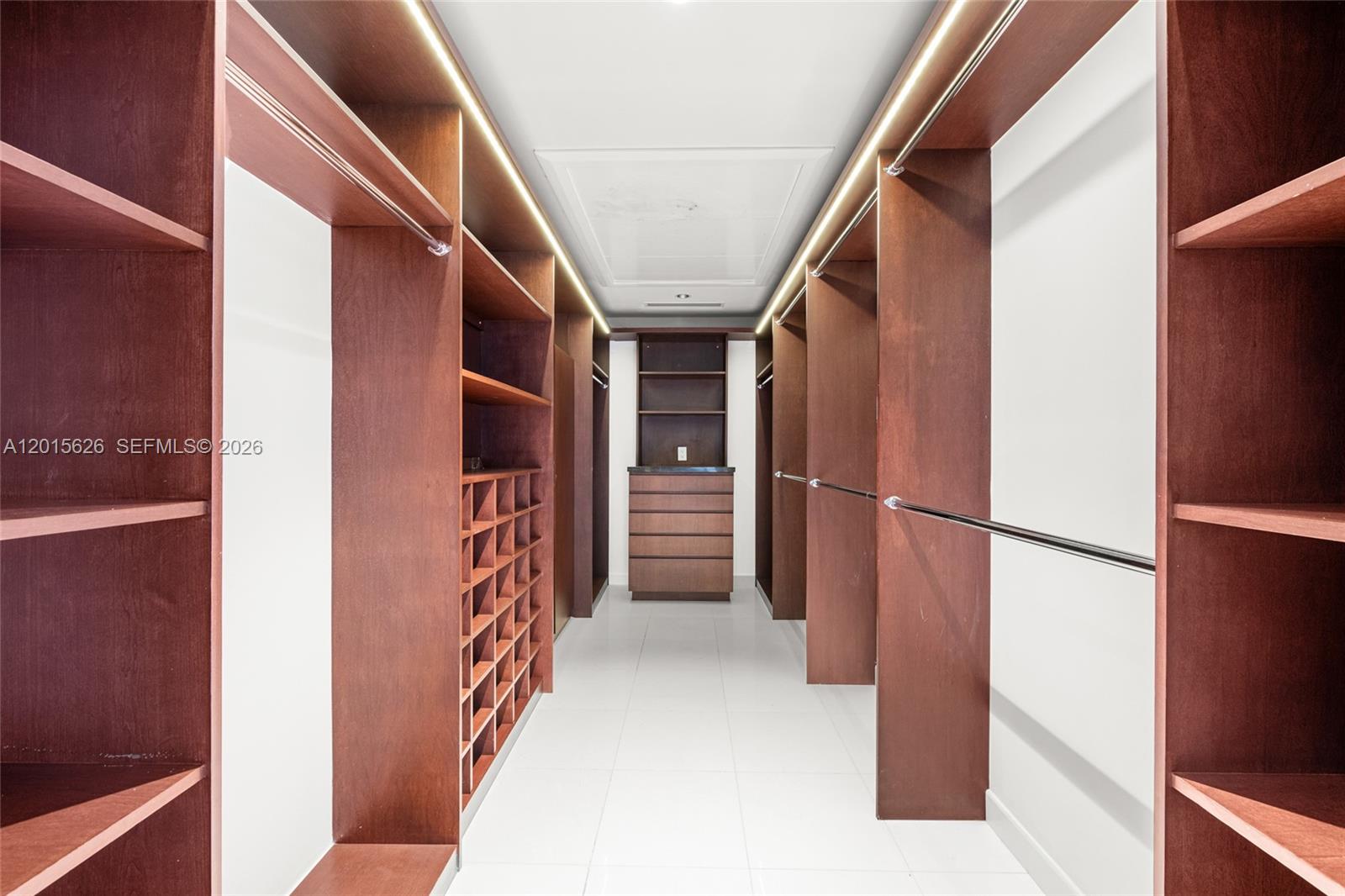 IMPERIAL HOUSE CONDO - Residential