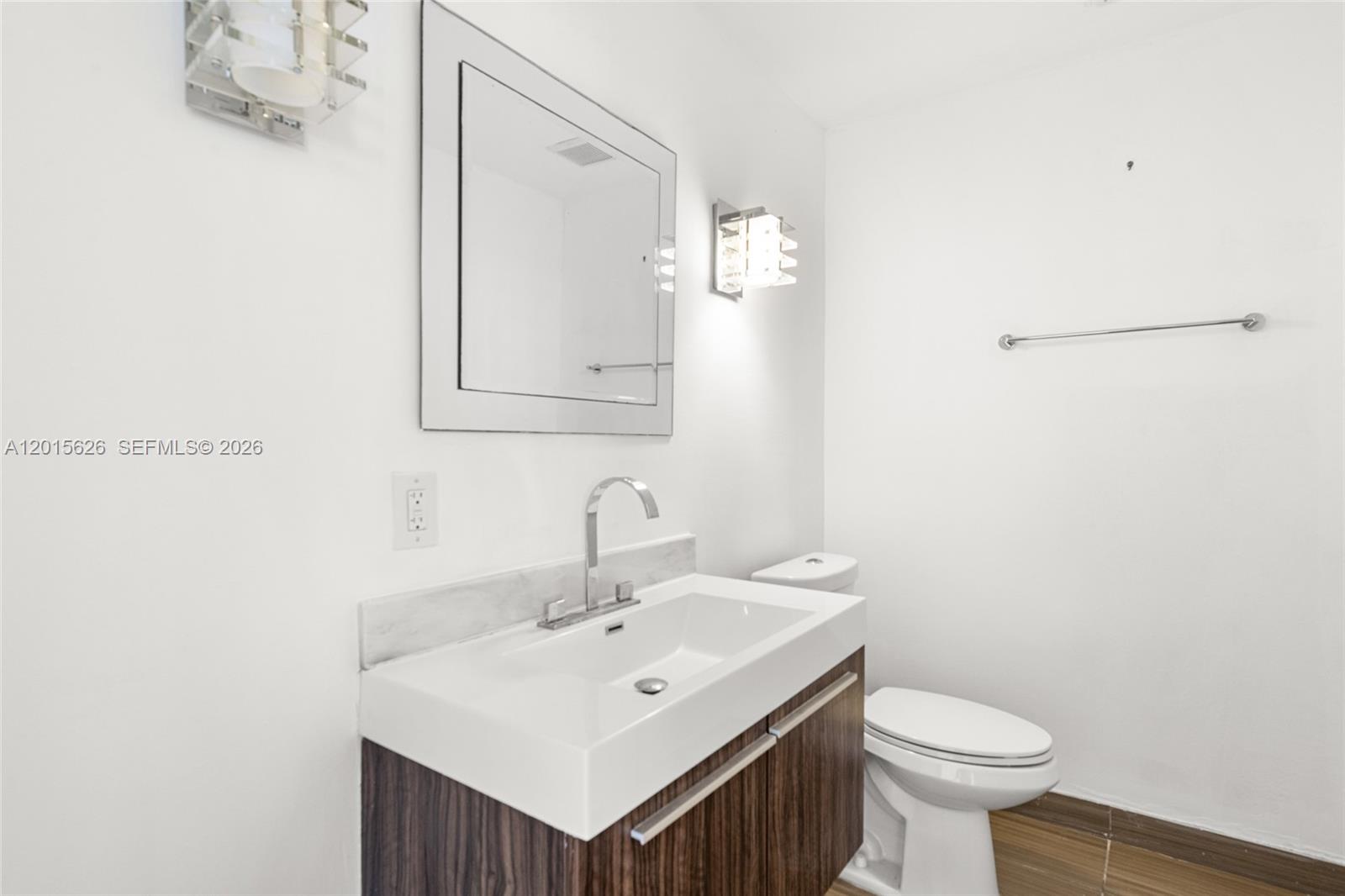 IMPERIAL HOUSE CONDO - Residential