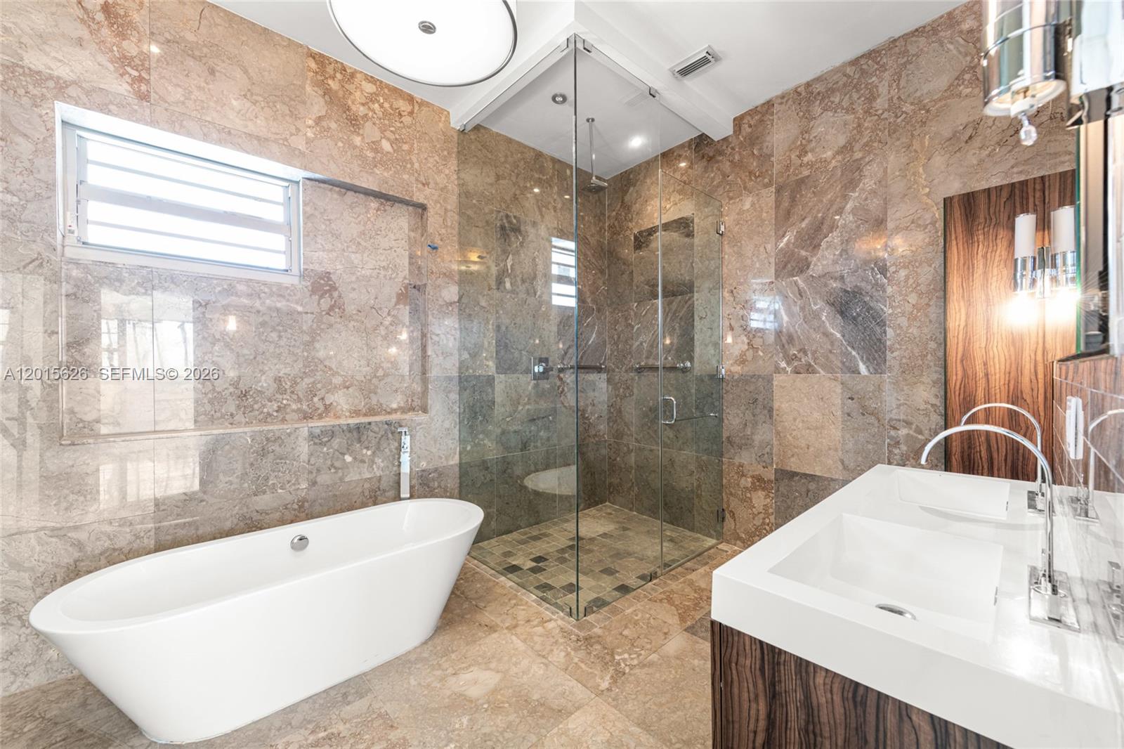 IMPERIAL HOUSE CONDO - Residential