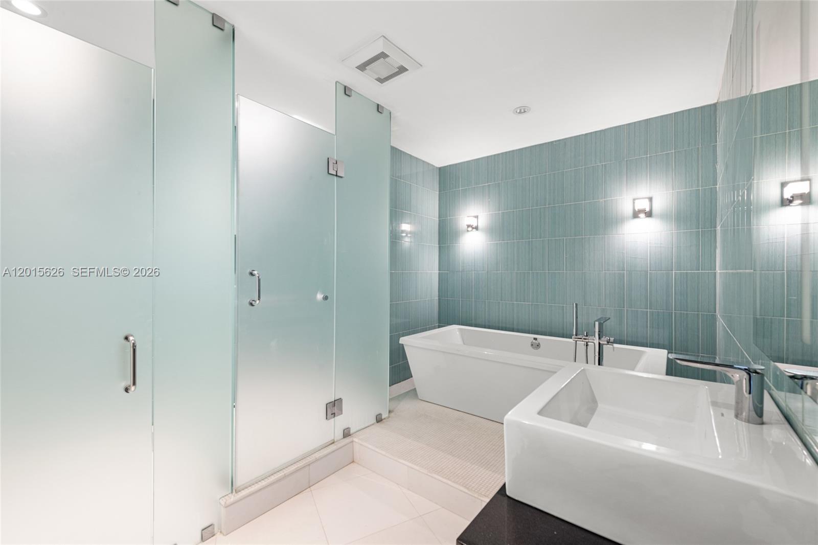 IMPERIAL HOUSE CONDO - Residential