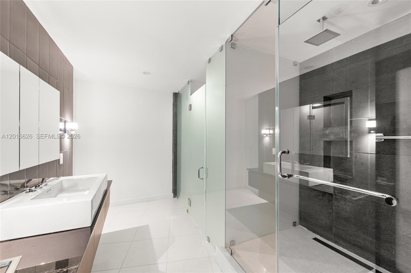 IMPERIAL HOUSE CONDO - Residential
