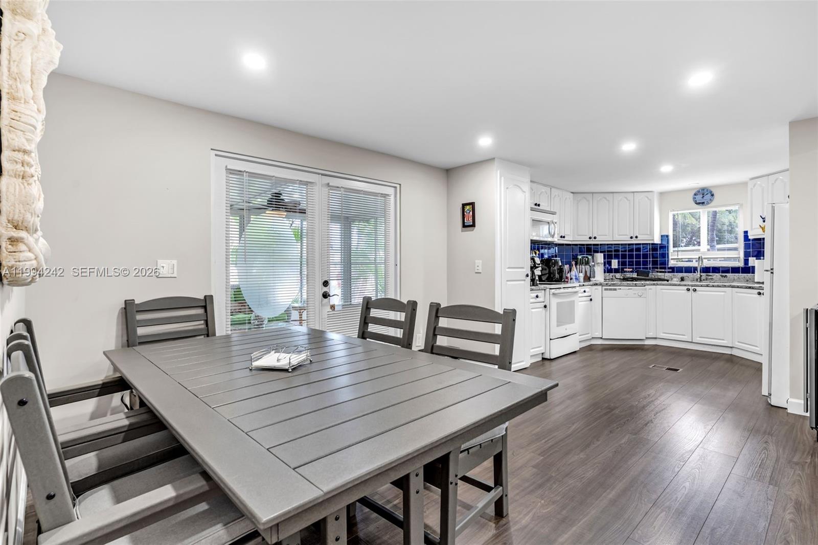 SILVER SHORES MOBILE HOME - Residential