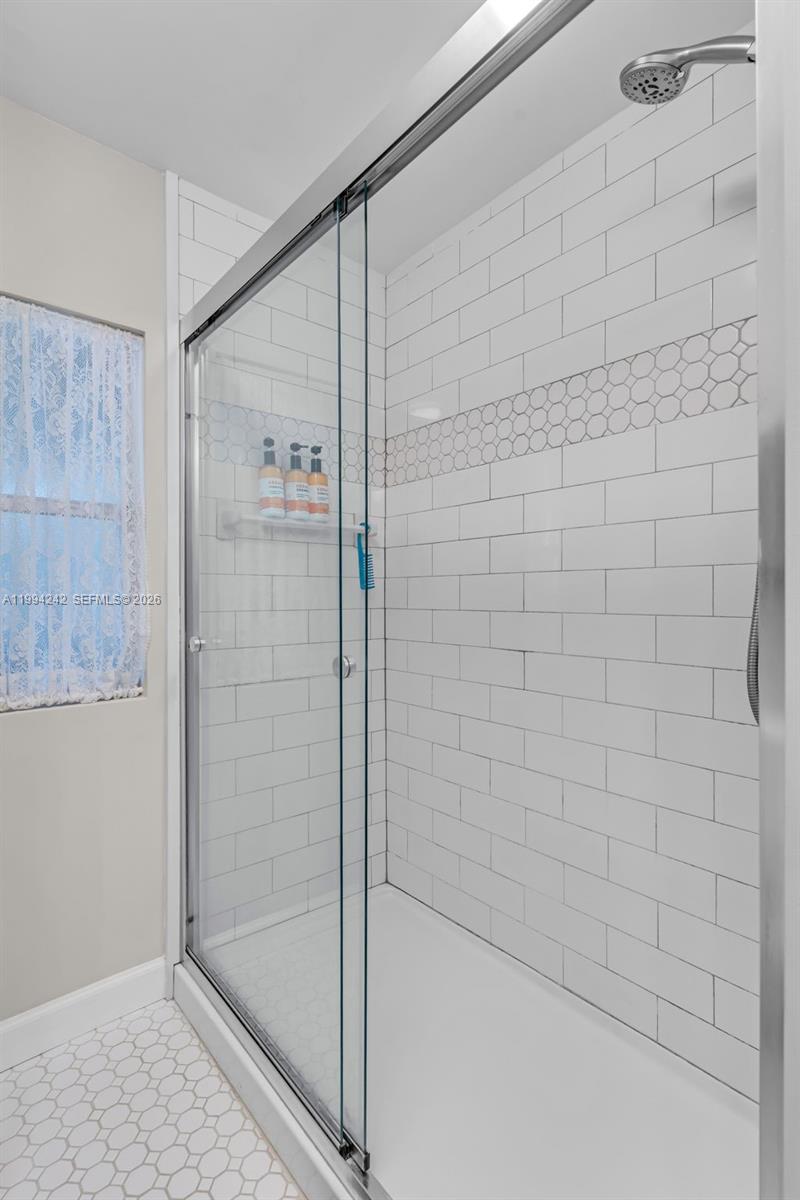 SILVER SHORES MOBILE HOME - Residential