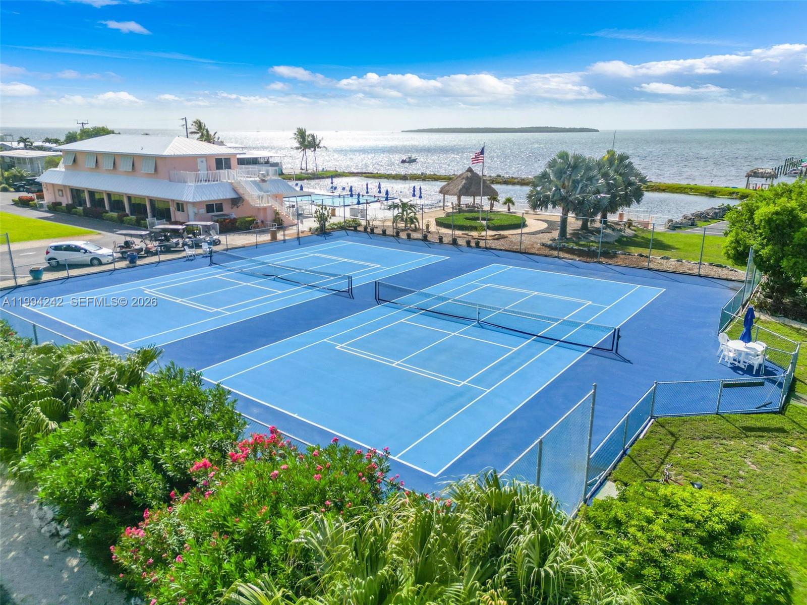 SILVER SHORES MOBILE HOME - Residential