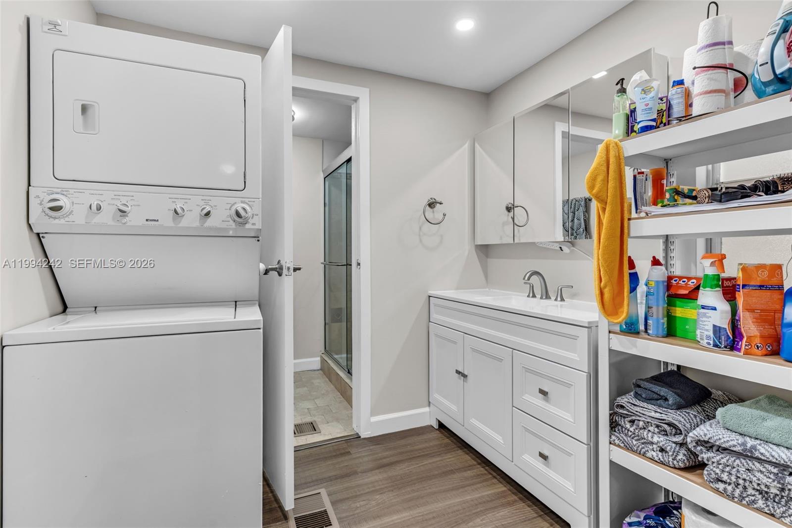 SILVER SHORES MOBILE HOME - Residential