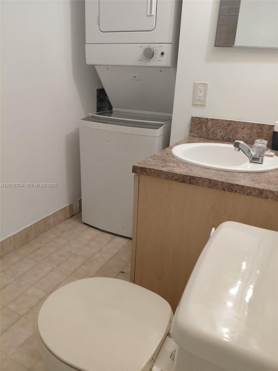 INTERNATIONAL PARK CONDO - Residential Lease