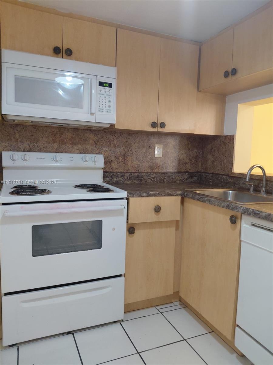 INTERNATIONAL PARK CONDO - Residential Lease
