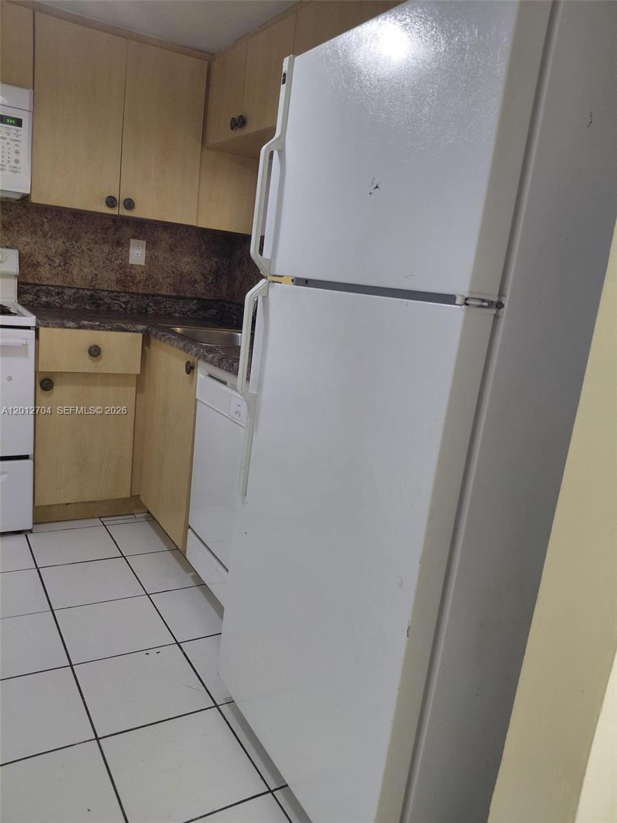 INTERNATIONAL PARK CONDO - Residential Lease
