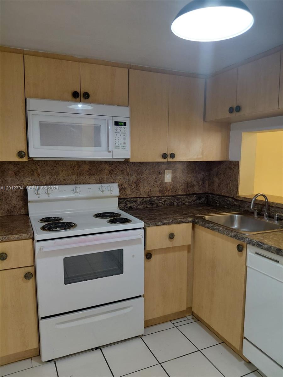 INTERNATIONAL PARK CONDO - Residential Lease