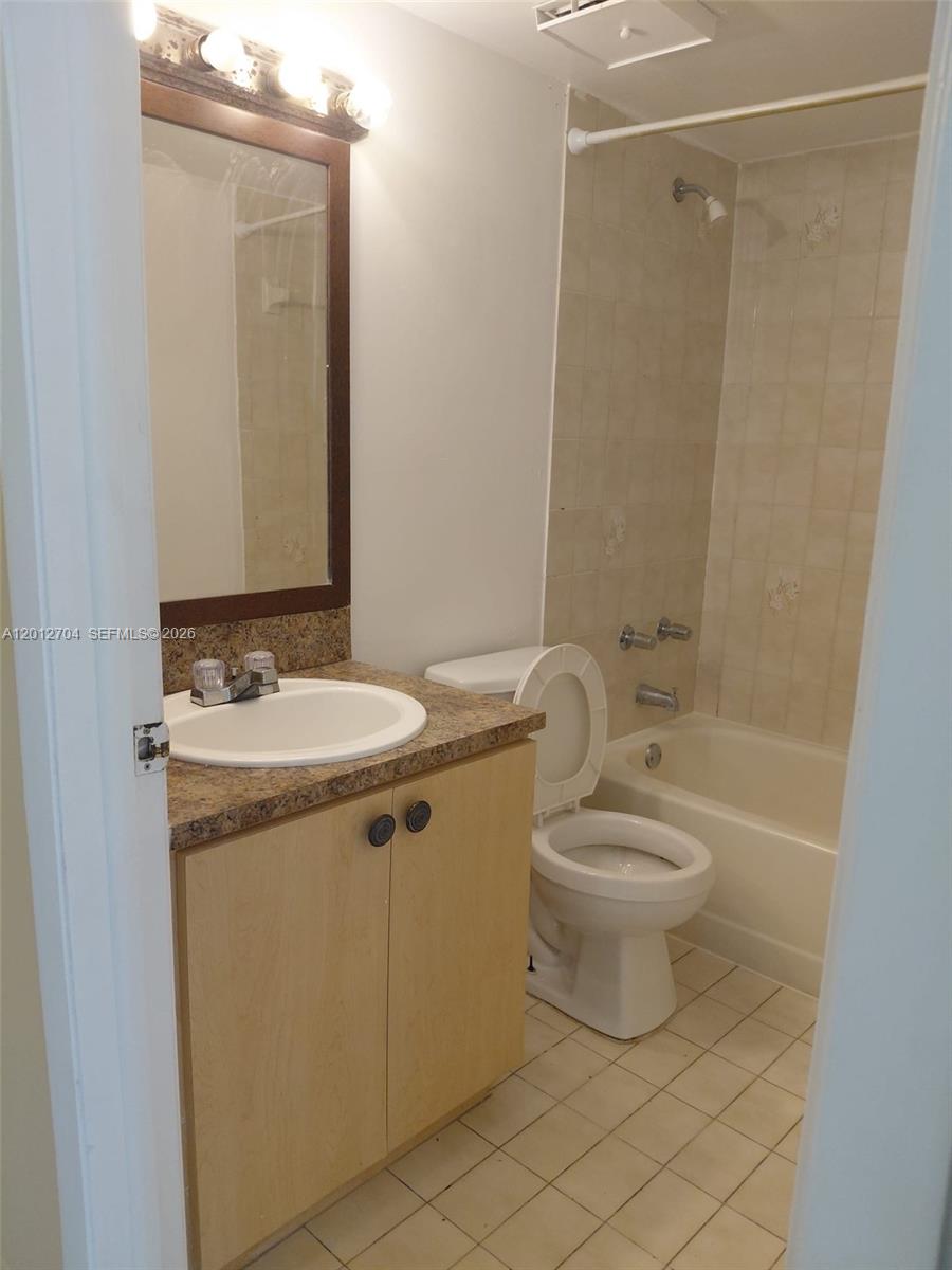 INTERNATIONAL PARK CONDO - Residential Lease