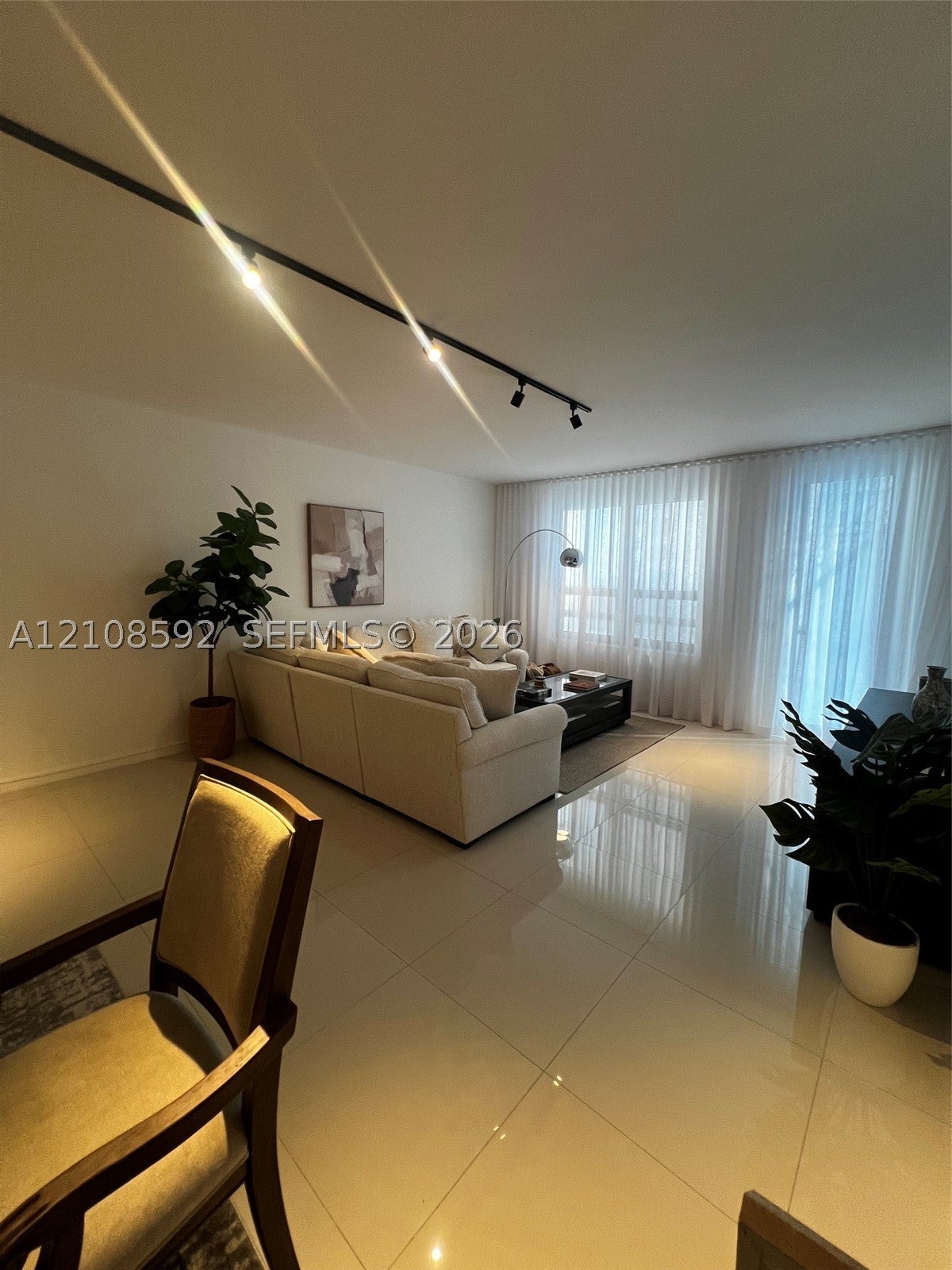 10185 Collins Ave 515