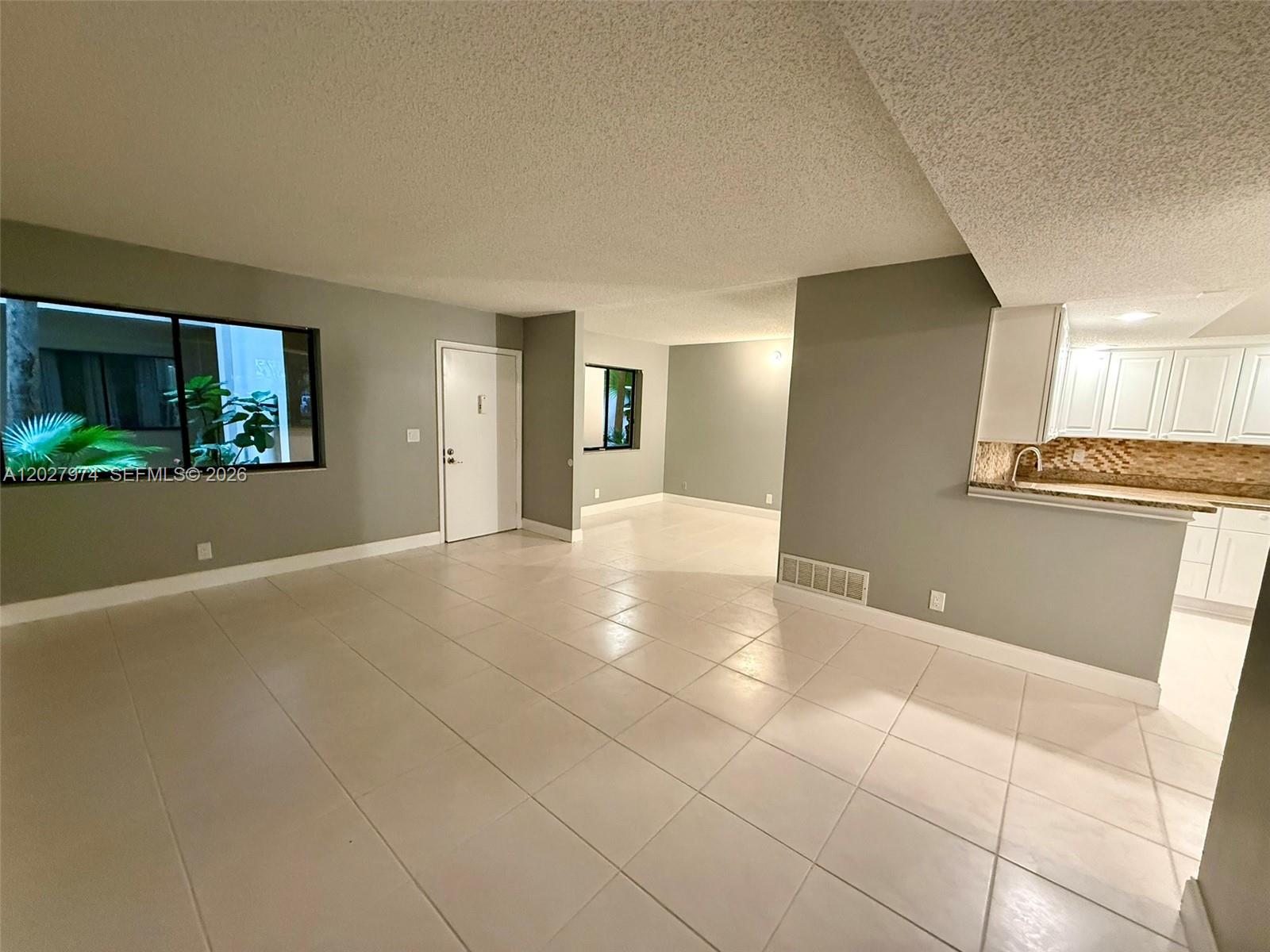 5220 Las Verdes Cir 114