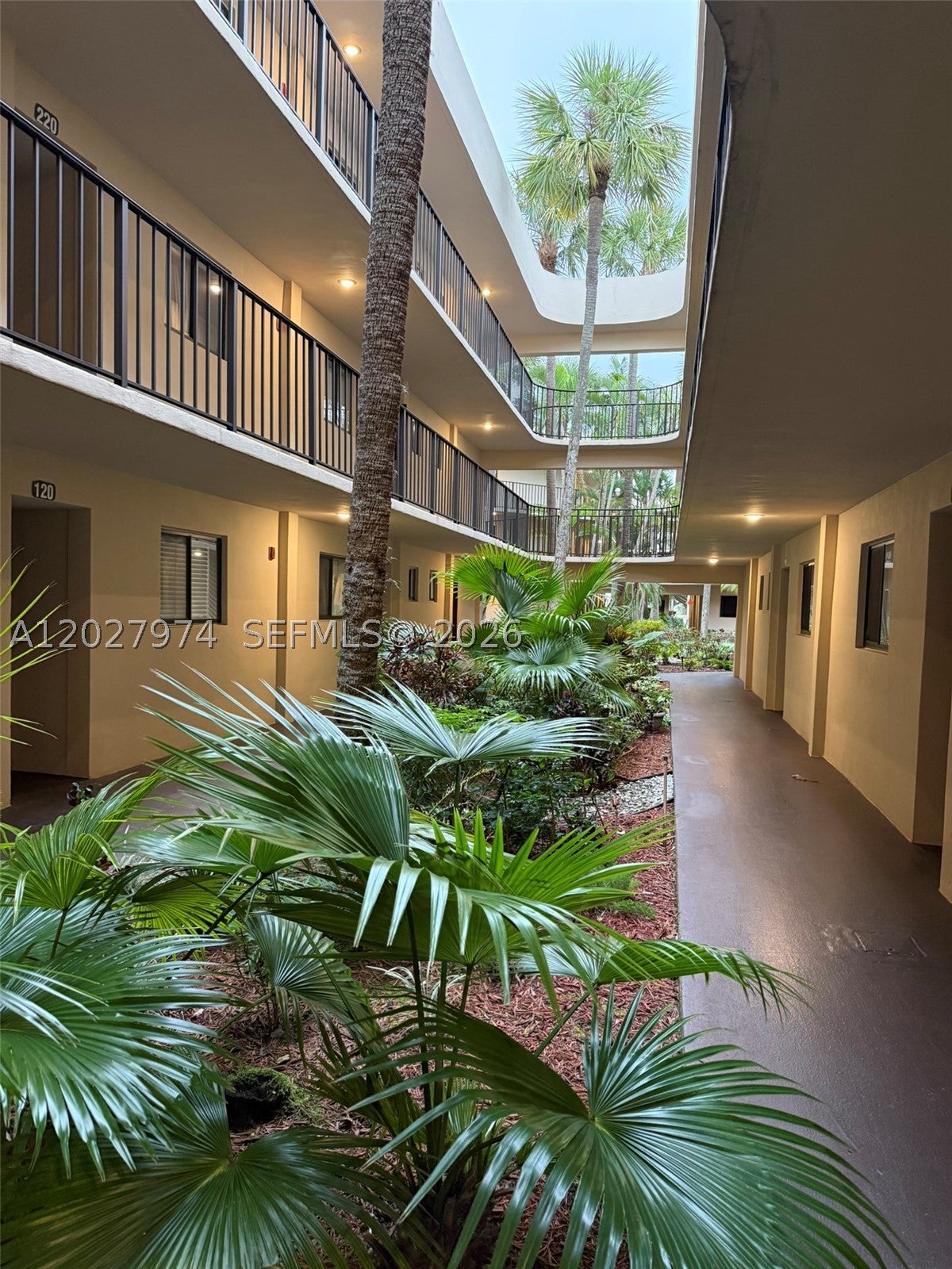 5220 Las Verdes Cir 114, Delray Beach FL 33484