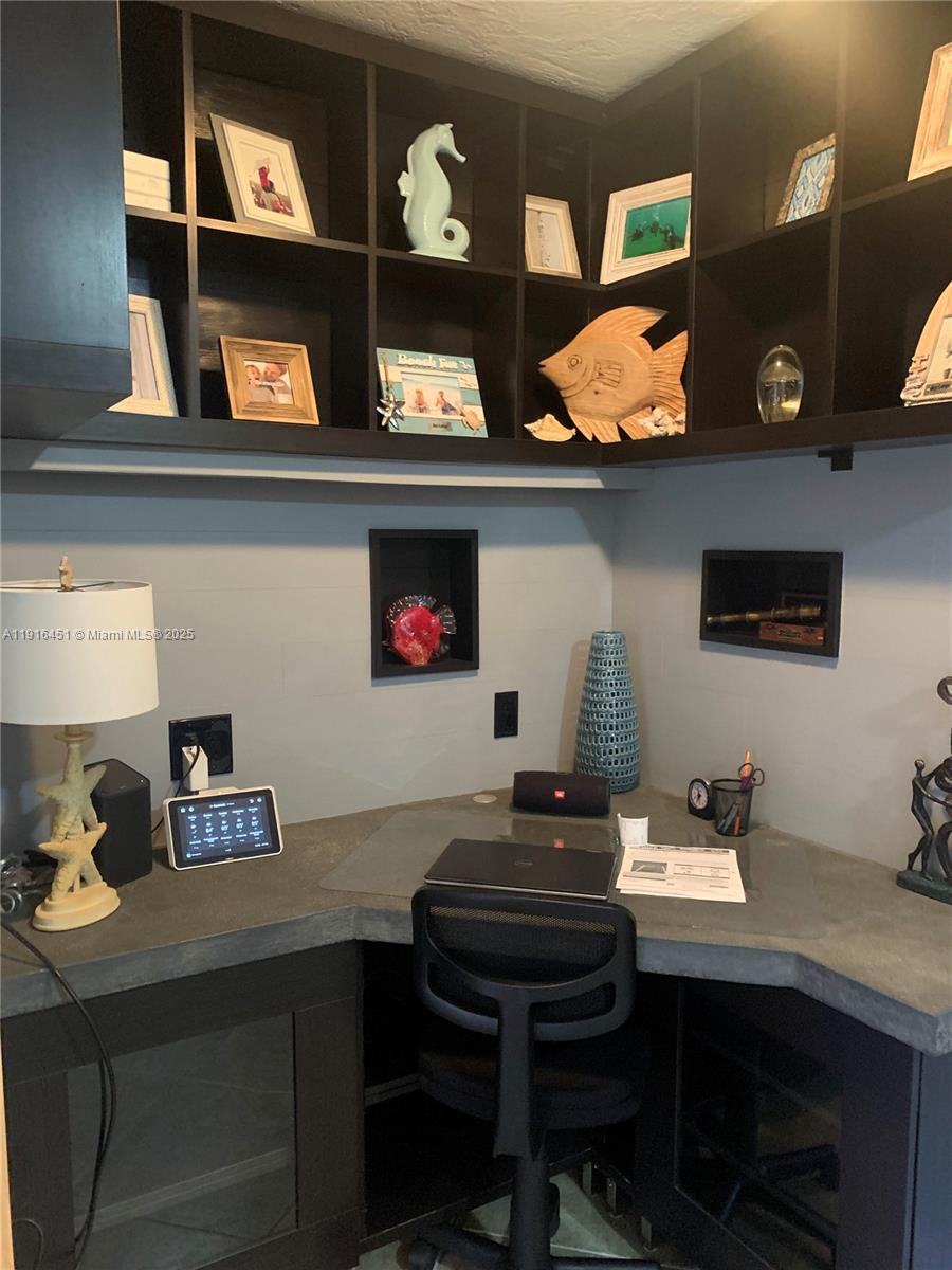 LARGO SOUND PARK - Residential Lease