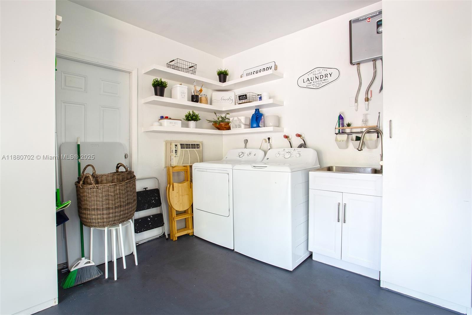 HOLLYWOOD HILLS AMEN PLAT - Residential