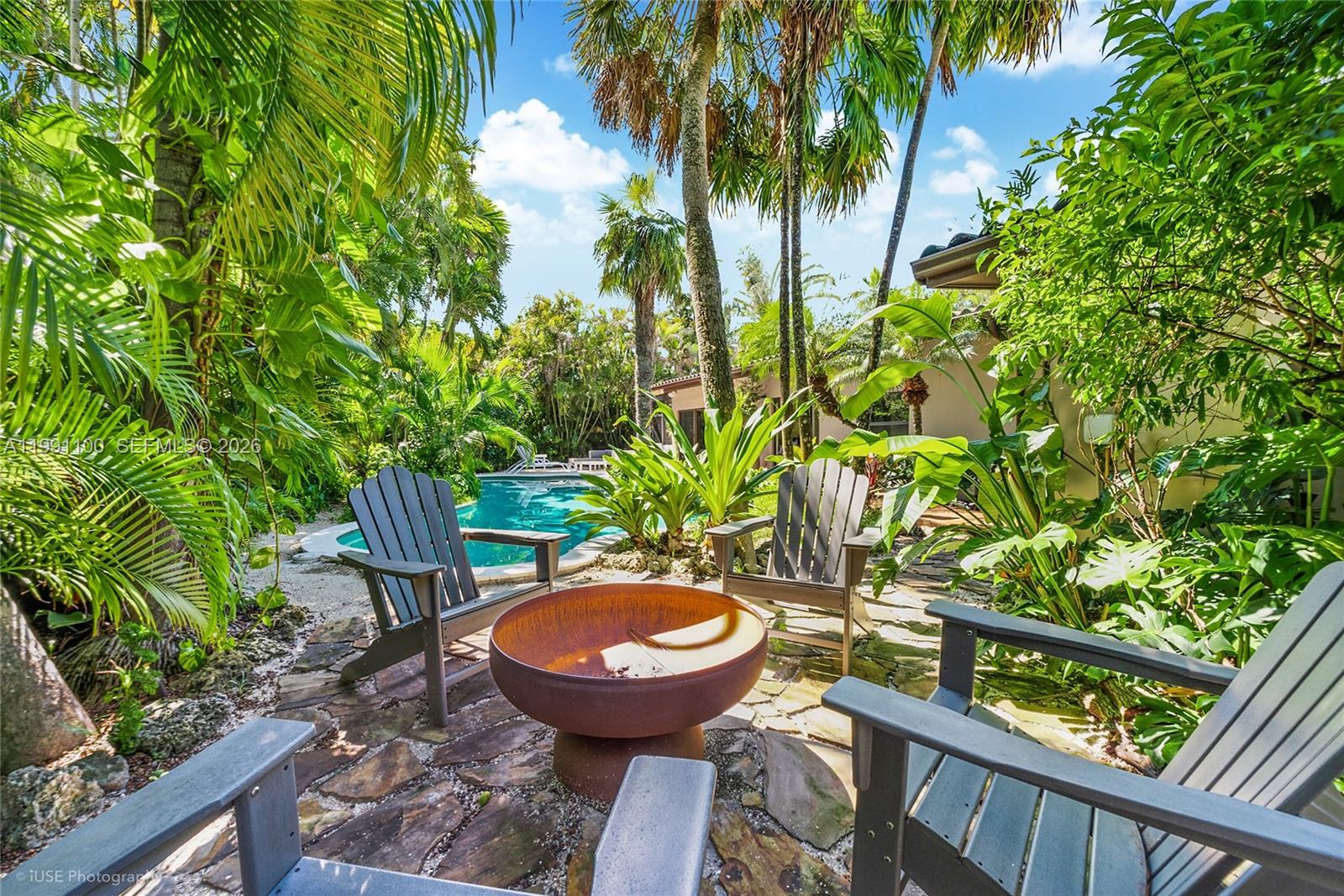 PINECREST MANOR 1ST ADDN - Residential