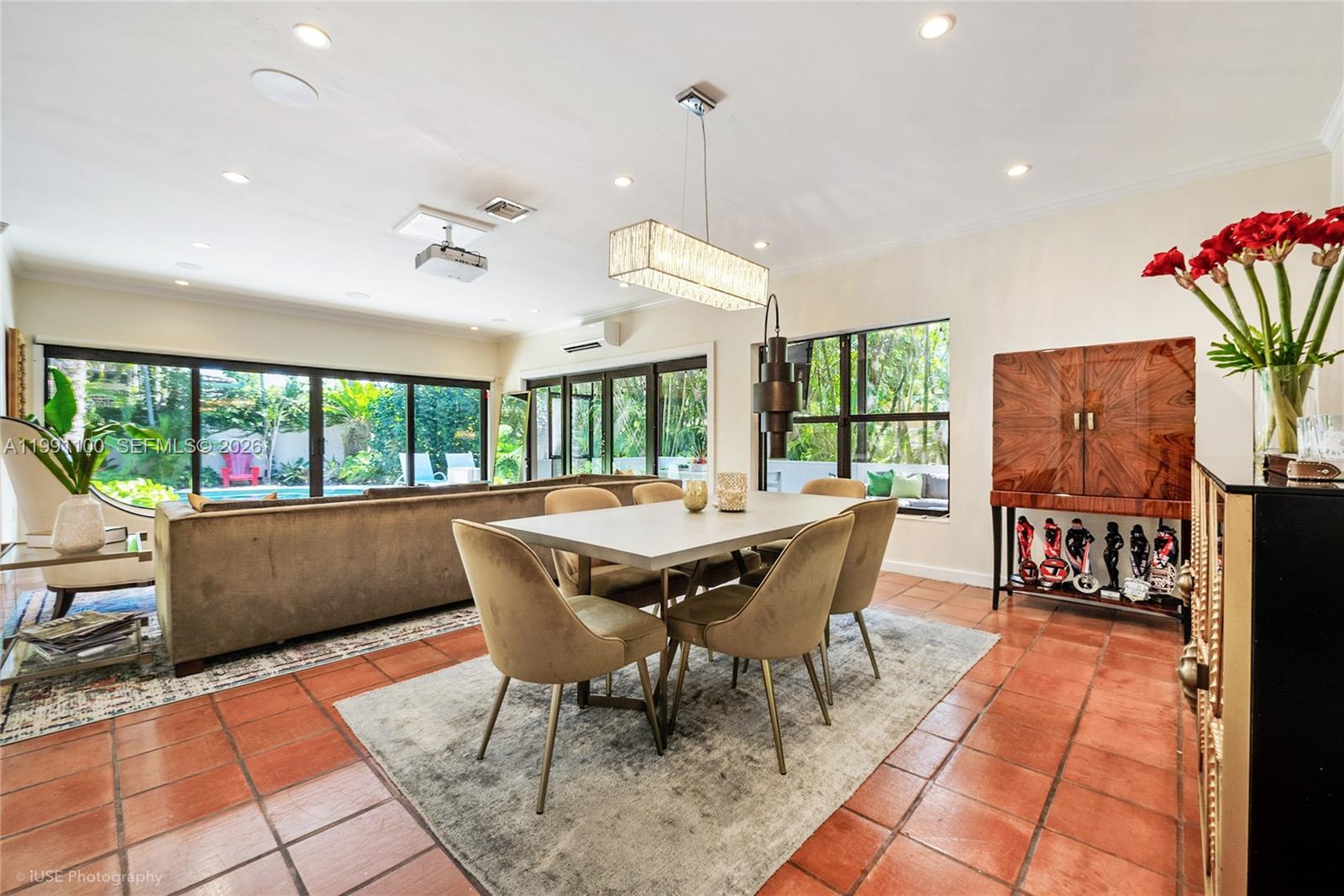 PINECREST MANOR 1ST ADDN - Residential