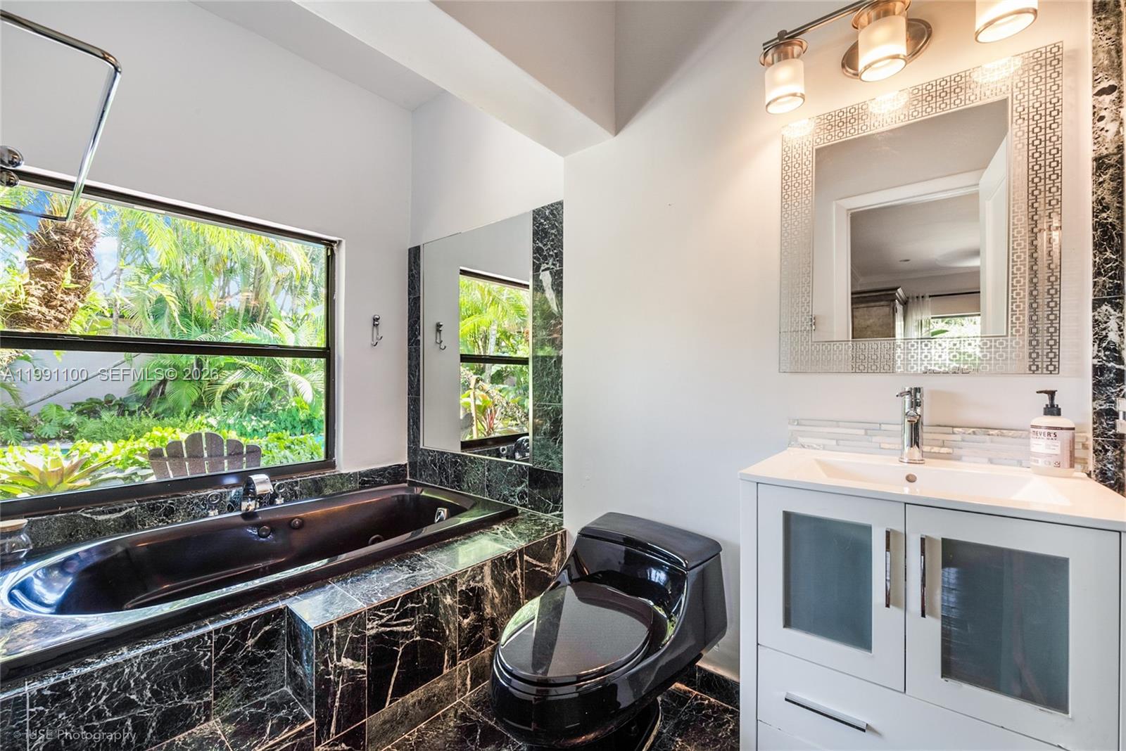 PINECREST MANOR 1ST ADDN - Residential