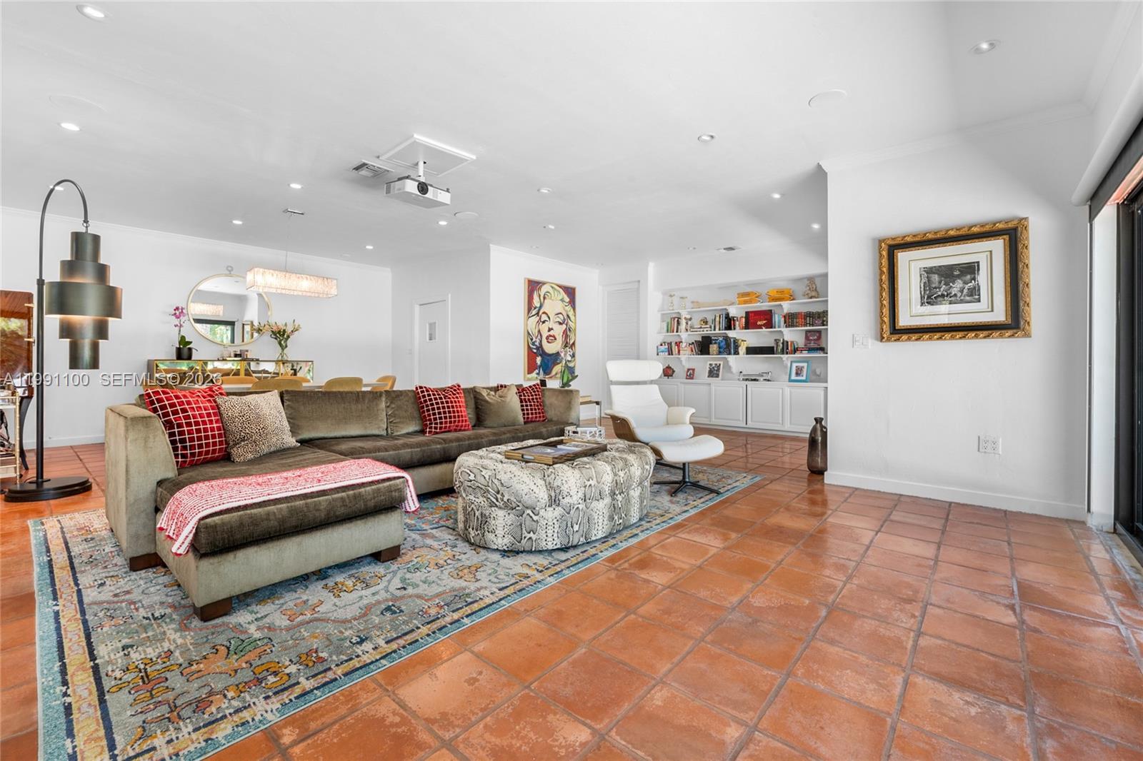 PINECREST MANOR 1ST ADDN - Residential