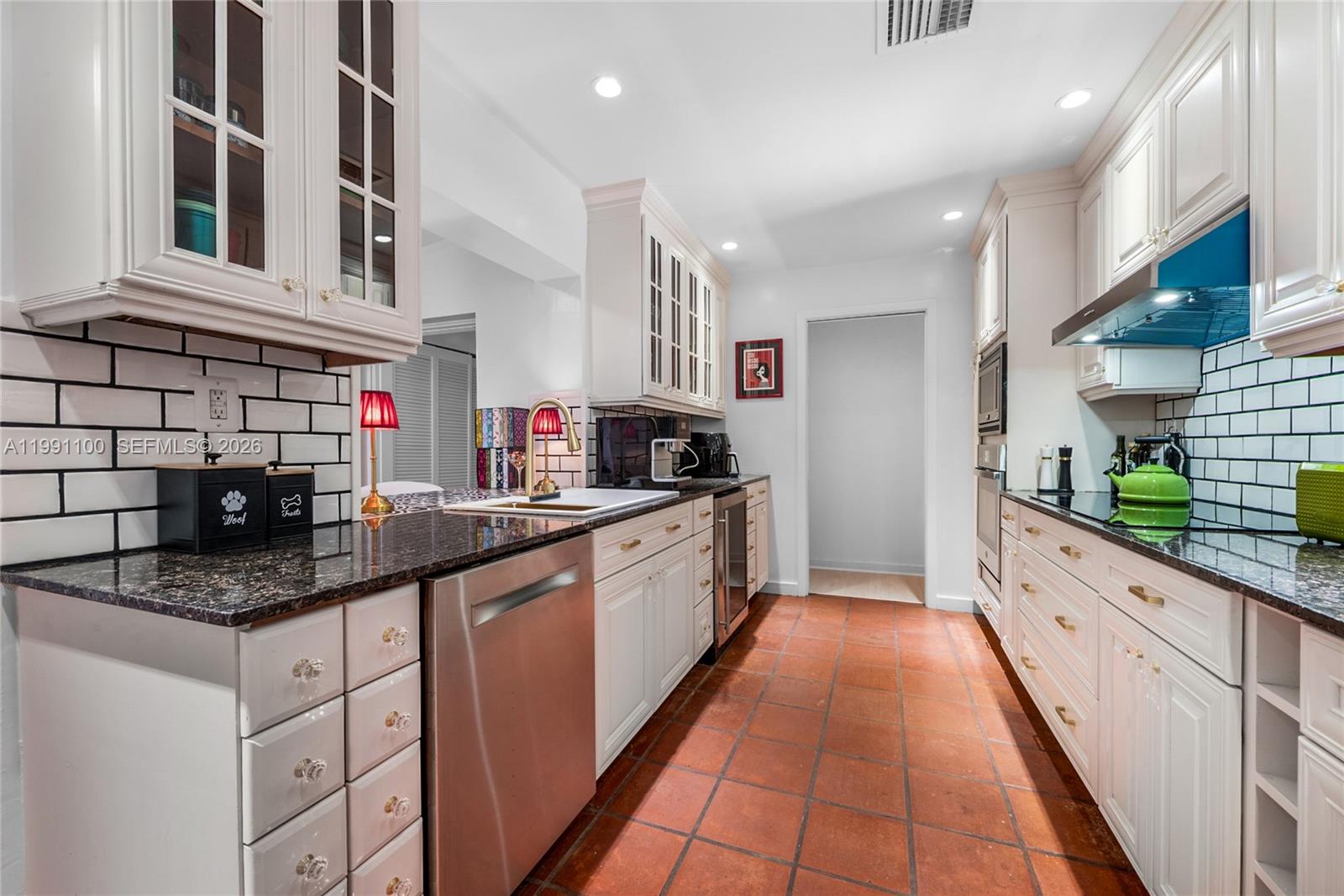 PINECREST MANOR 1ST ADDN - Residential