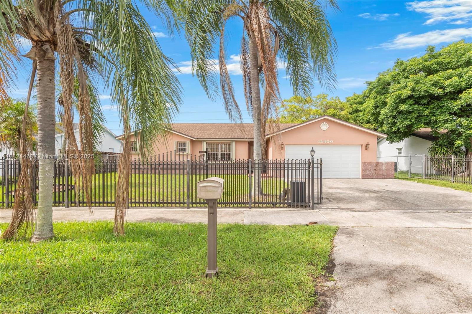 12400 Sw 259th Ter, Homestead, Miami-Dade County, Florida - 3 Bedrooms  
2 Bathrooms - 