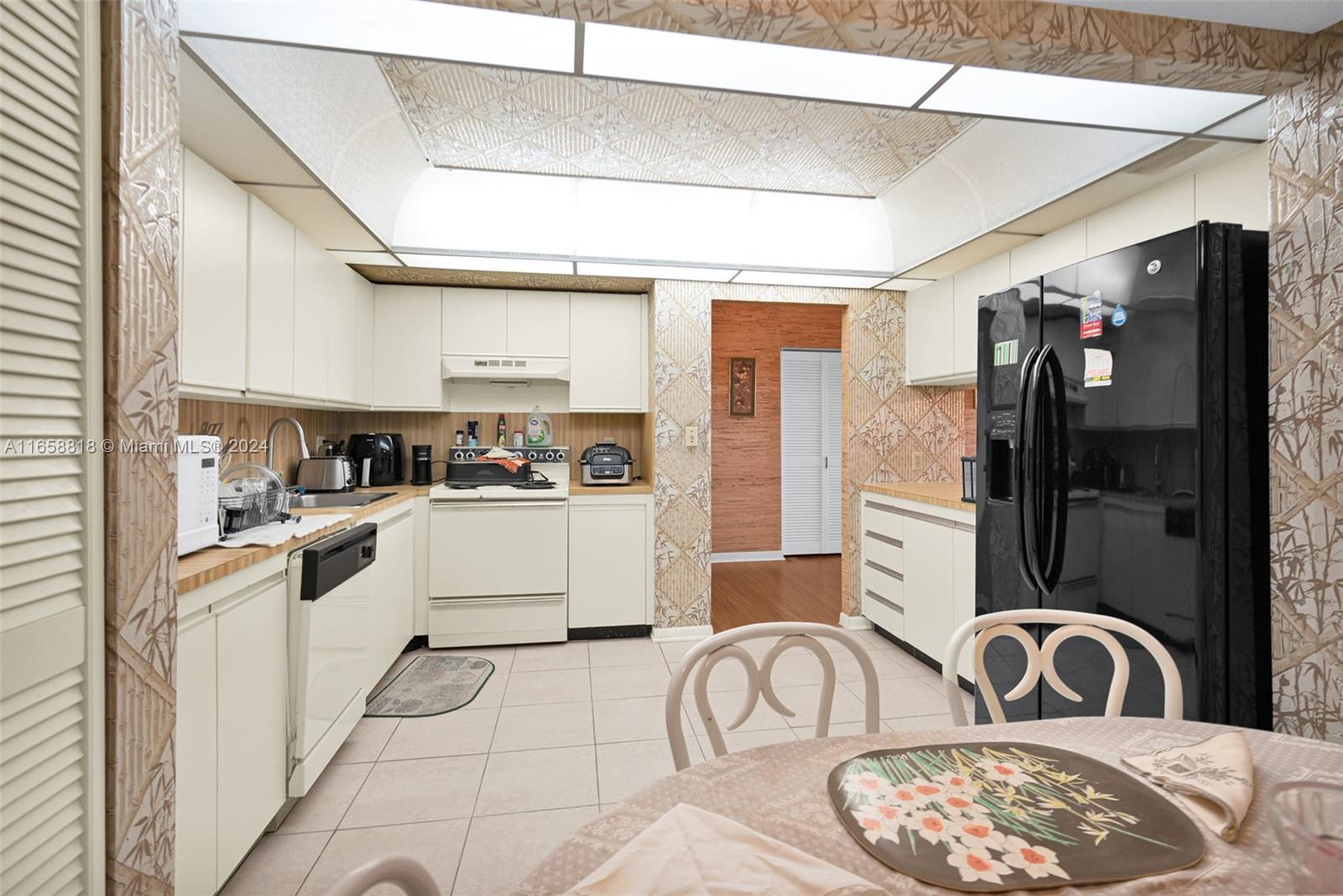 OLYMPUS CONDO PHASE - Residential