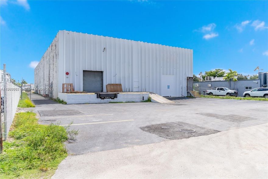 PRIME LOCATION - 16,800 sqft of industrial/commercial warehouse, 2,000 sqft of office space, 30,000 sqft of land & 23' ceilings. EASY ACCESS TO : Palmetto, I95, SR-112, Miami International Airport, port of Miami, expressway. There are 3 loading ramps door height springs (front and rear).  Front door with dock leveler system. Certification completed in2012. There is extra storage in the rear of the property.
