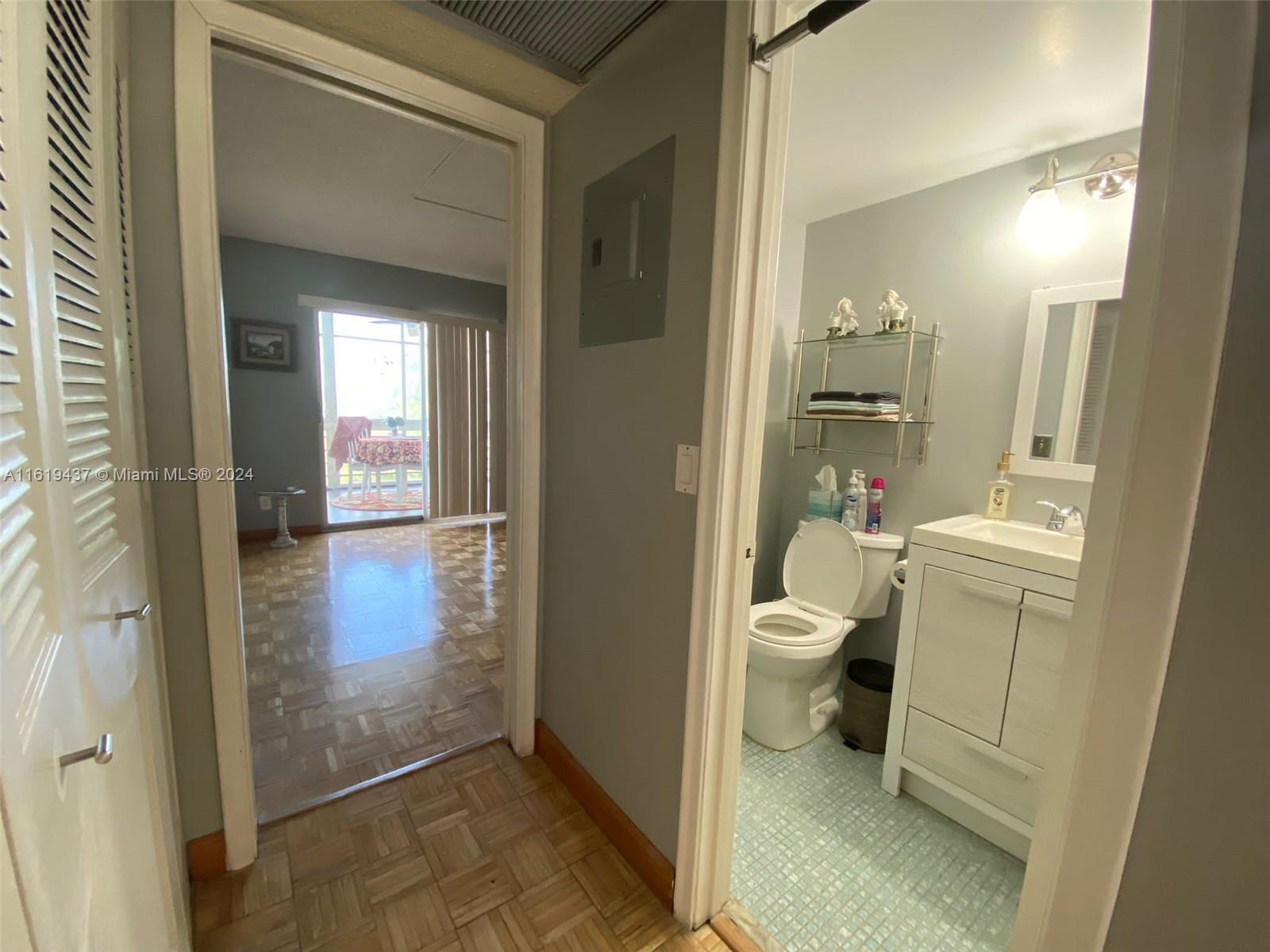 SOUTHAMPTON CONDO - Residential