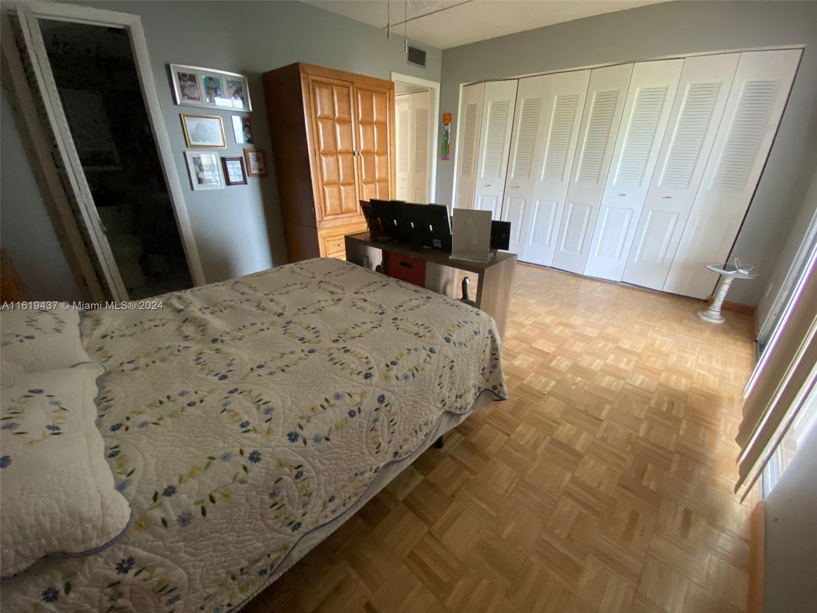 SOUTHAMPTON CONDO - Residential