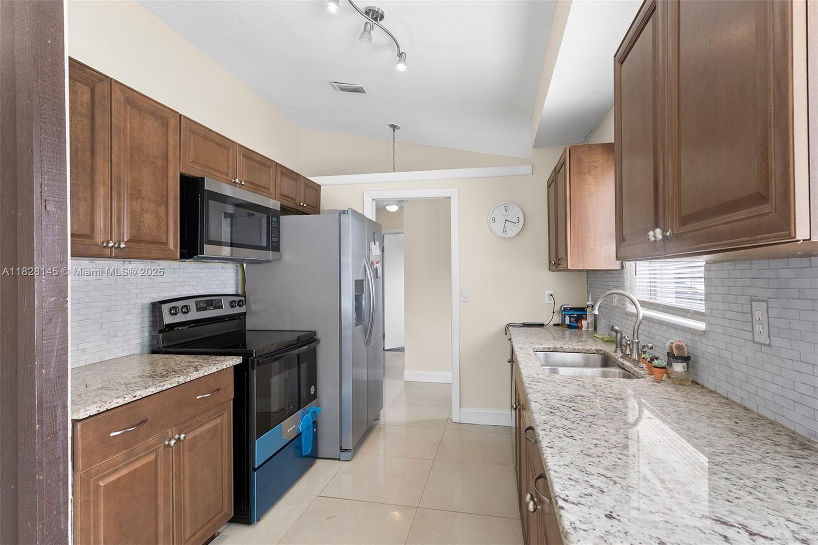 LAKES OF LANTANA PH 2-B - Residential