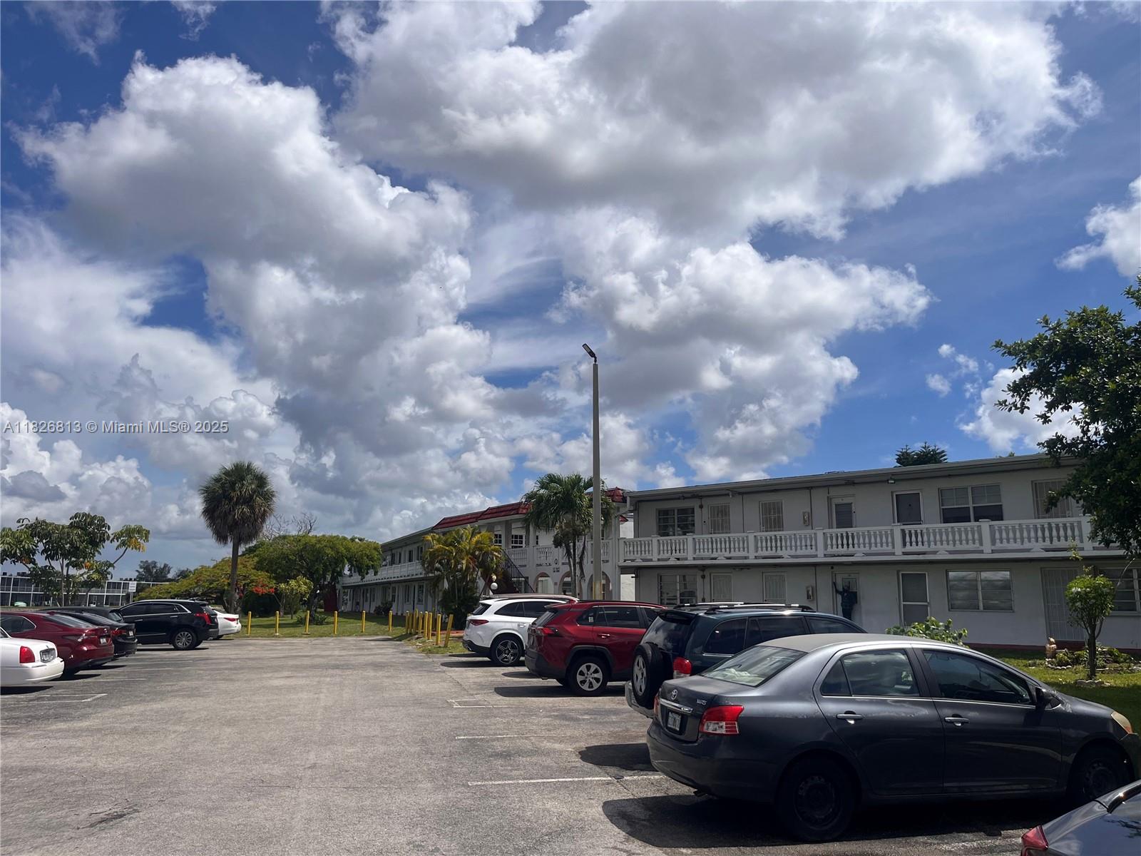 2nd Floor rental unit in World Famous Ro-Mont South in the "Q" Building! This is a 2/2 with a view of the lagoon
and clubhouse. The unit is offered. Easy to show Property on Lockbox.