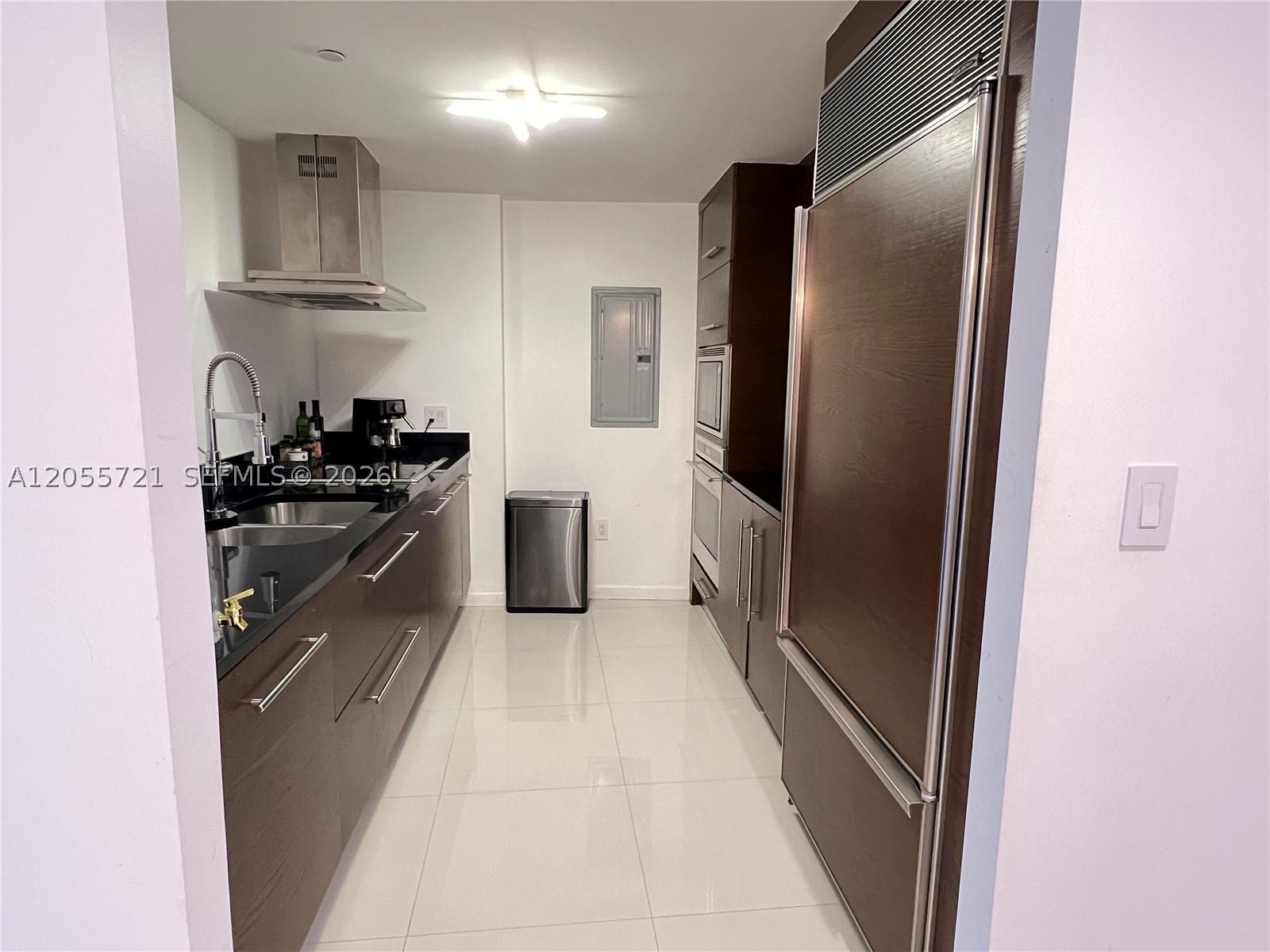 495 Brickell Ave BAY406