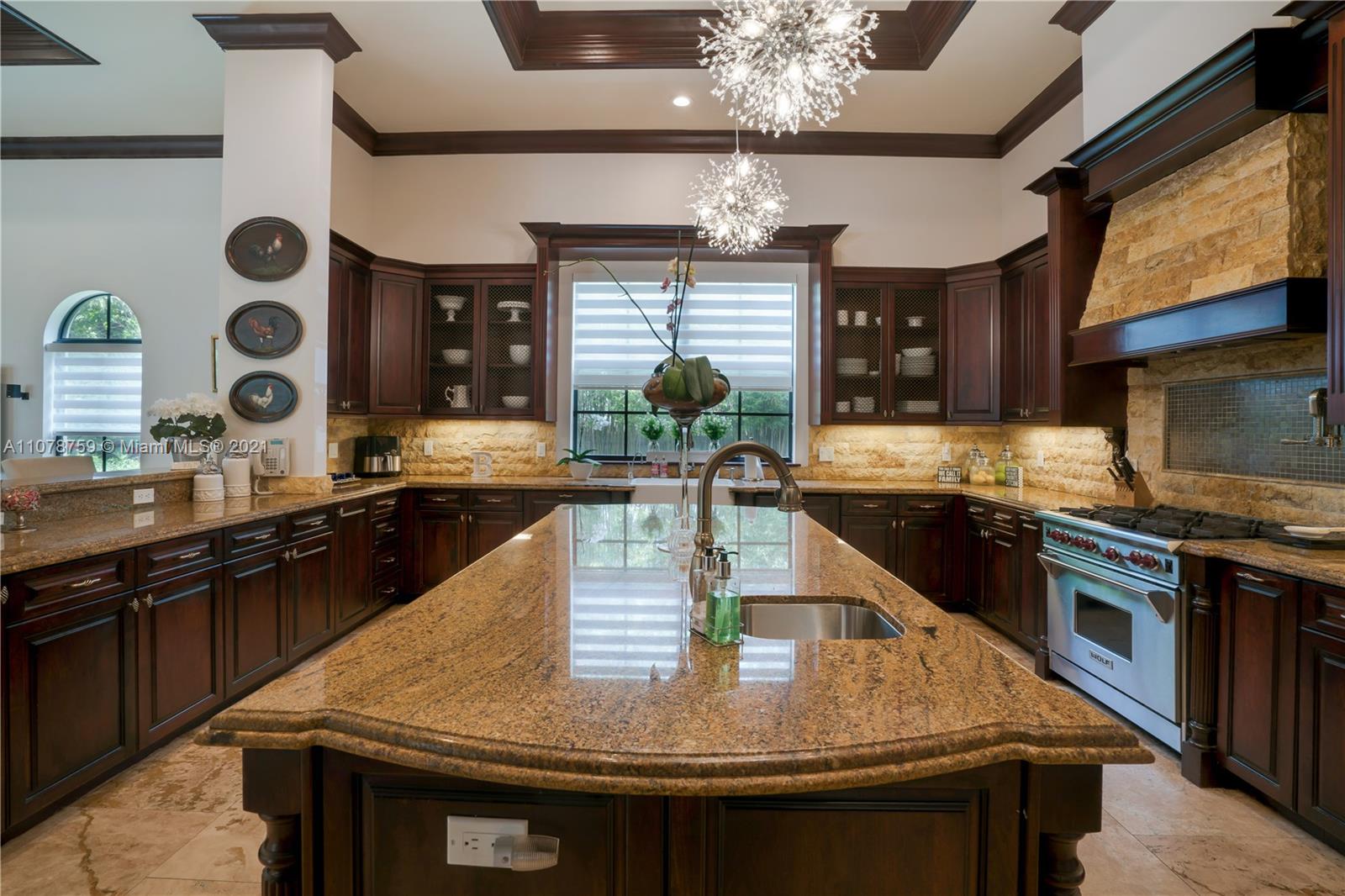 HOLIDAY ESTS - Residential