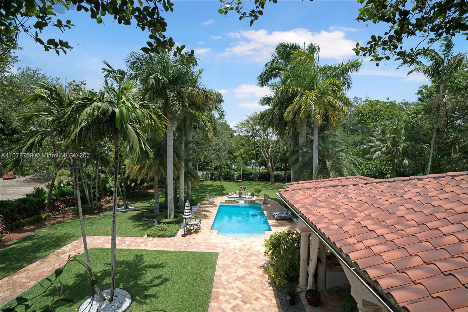 HOLIDAY ESTS - Residential