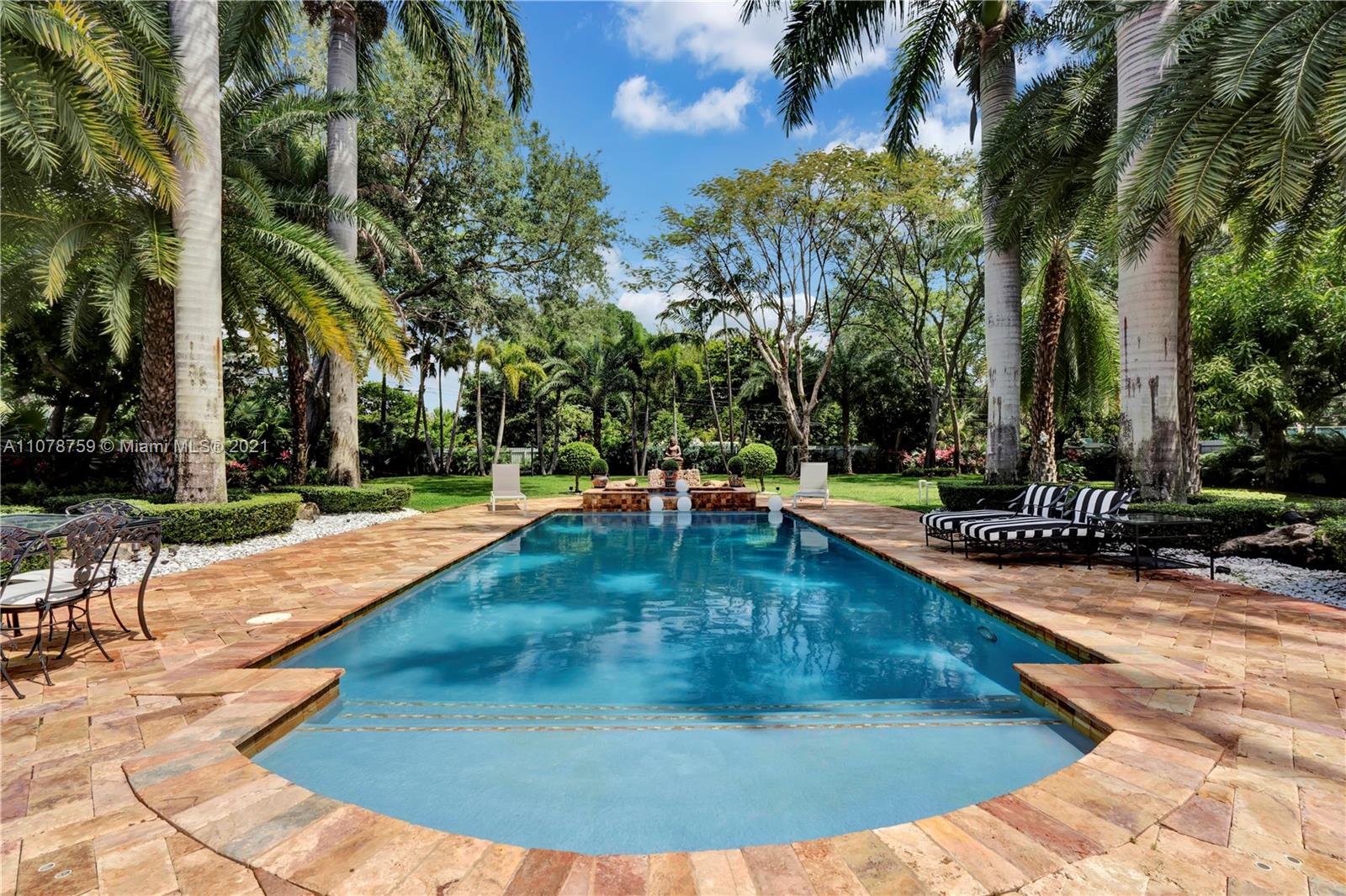 HOLIDAY ESTS - Residential