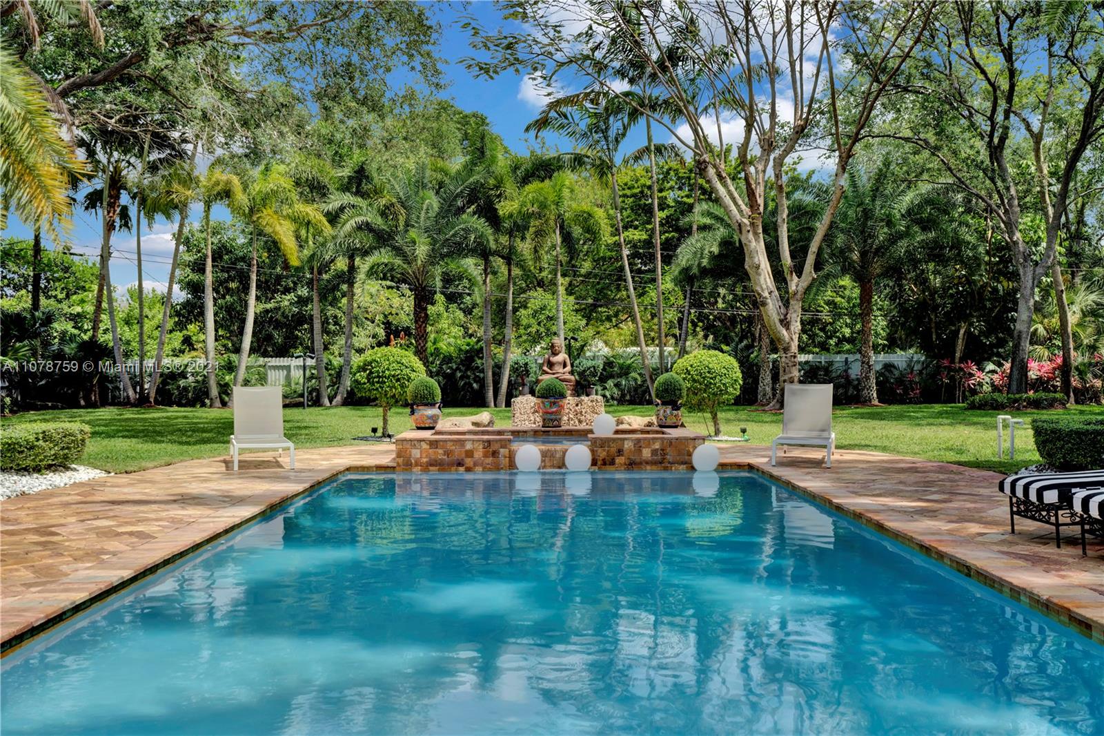 HOLIDAY ESTS - Residential