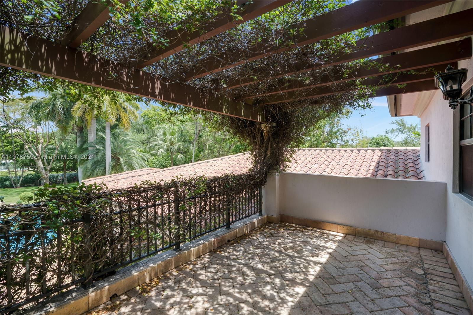 HOLIDAY ESTS - Residential