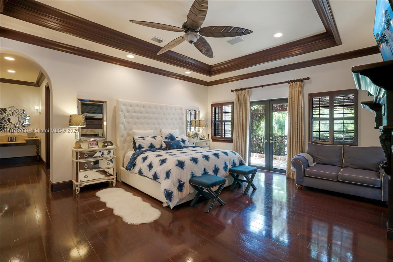 HOLIDAY ESTS - Residential