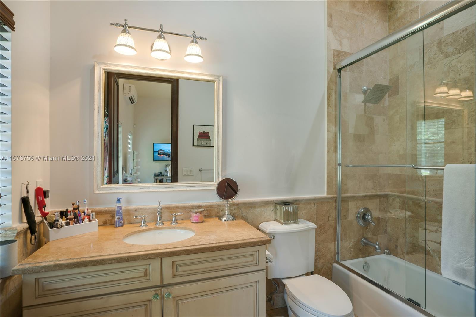 HOLIDAY ESTS - Residential