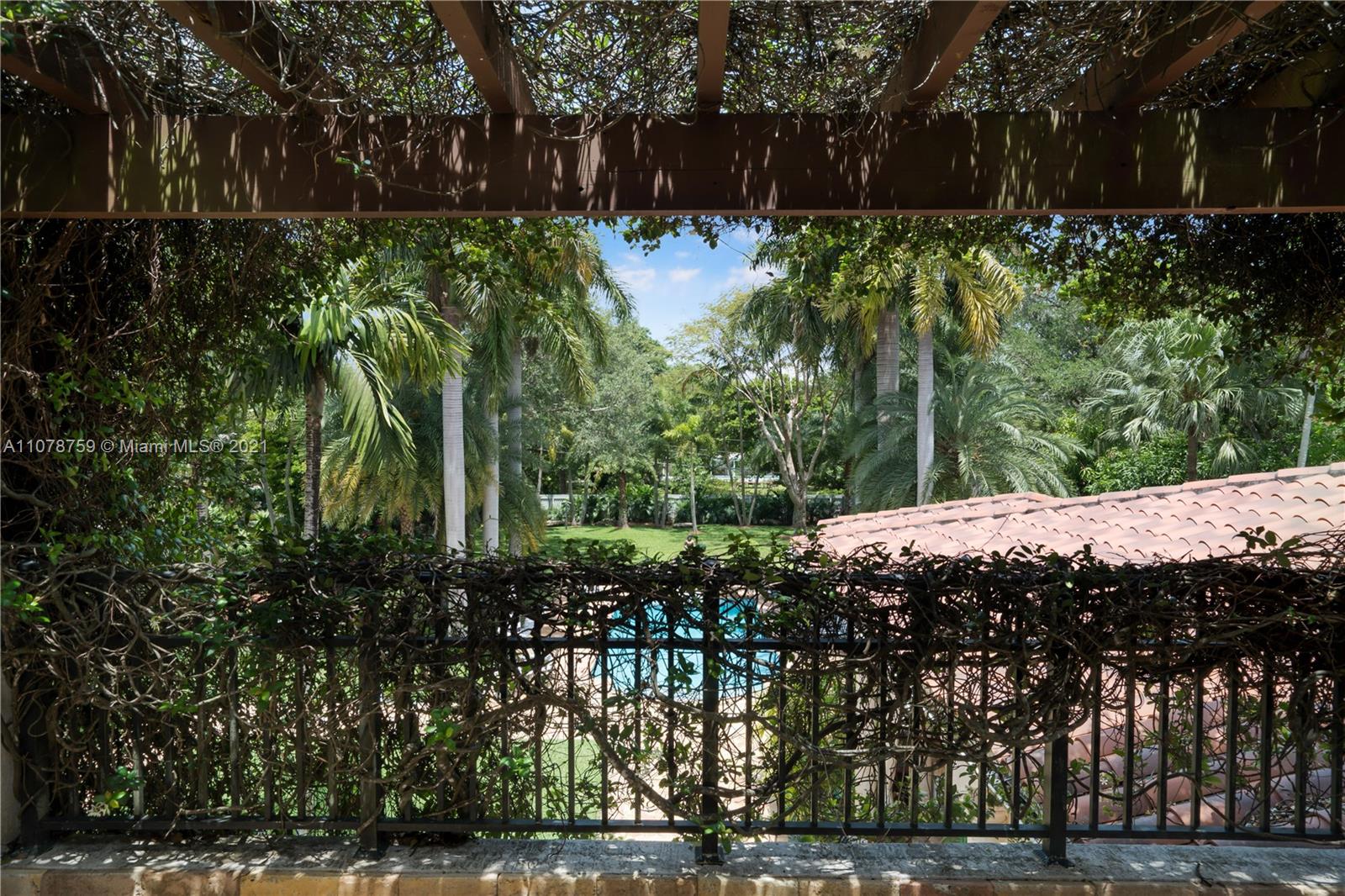 HOLIDAY ESTS - Residential