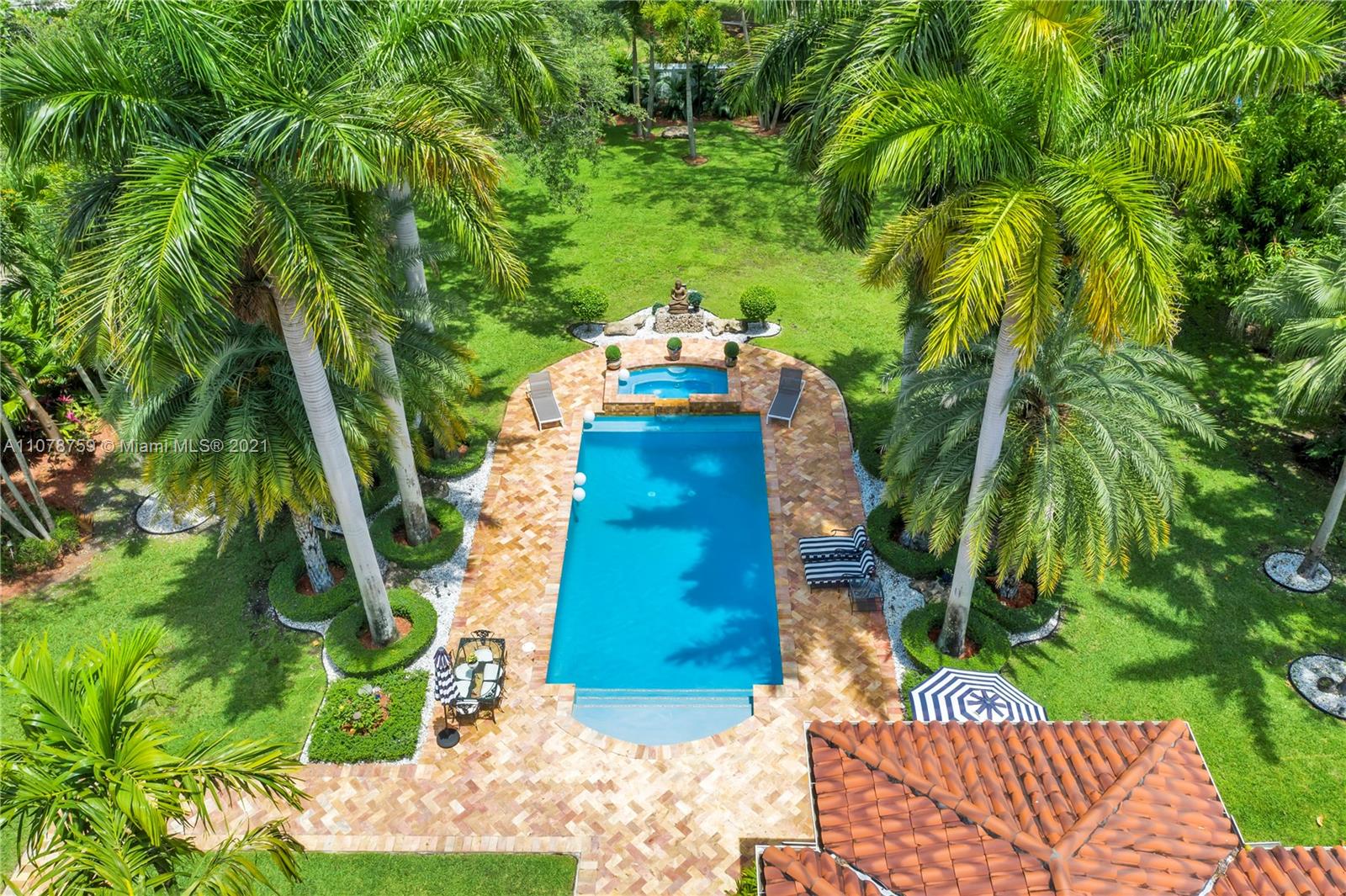 HOLIDAY ESTS - Residential