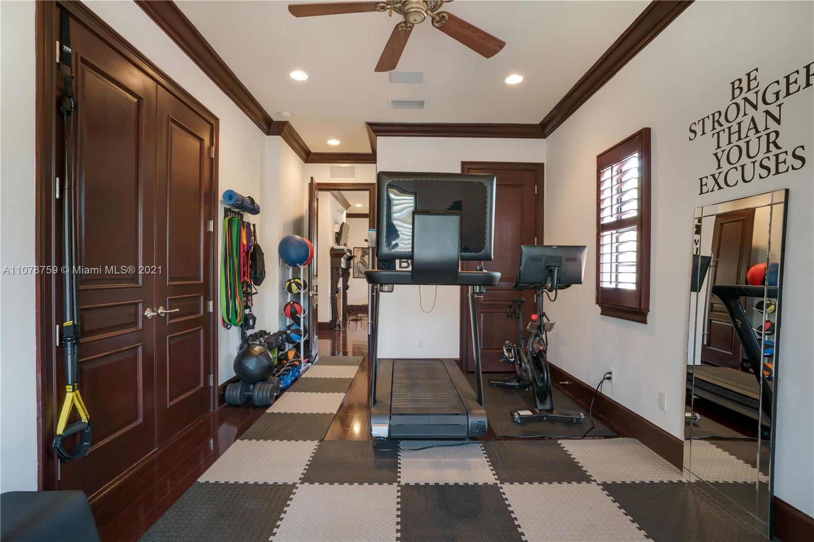 HOLIDAY ESTS - Residential