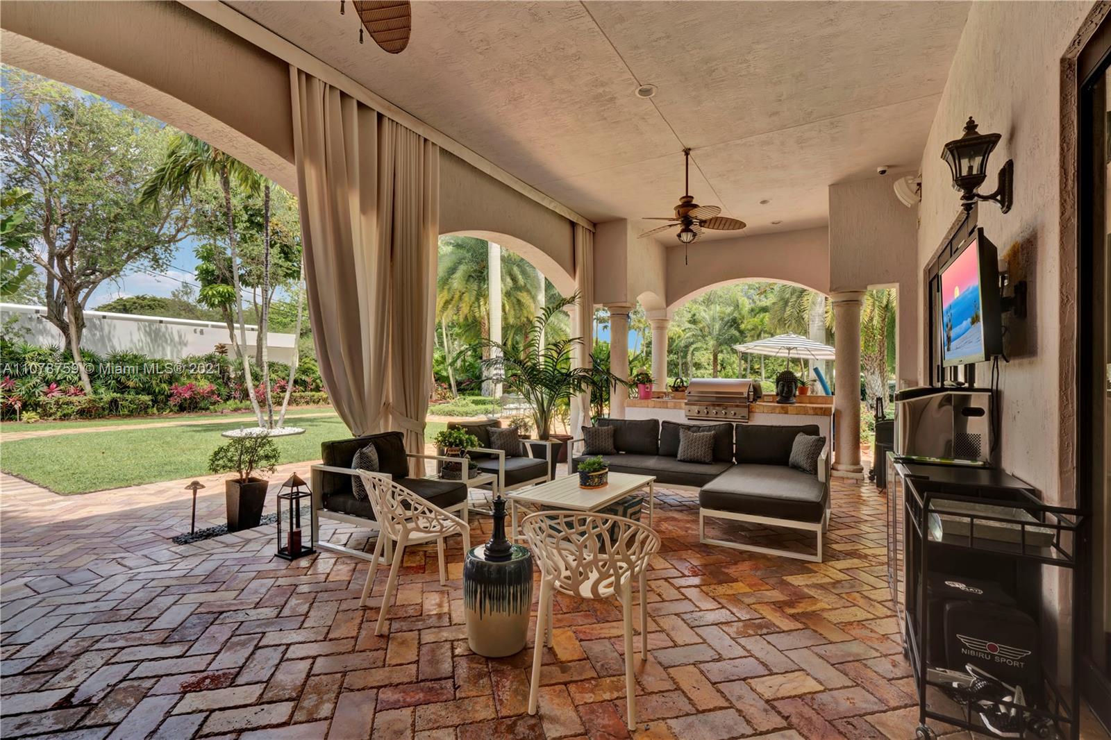 HOLIDAY ESTS - Residential