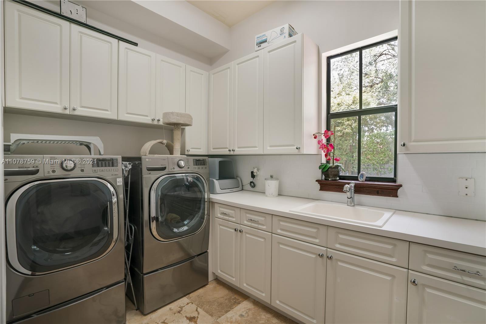 HOLIDAY ESTS - Residential