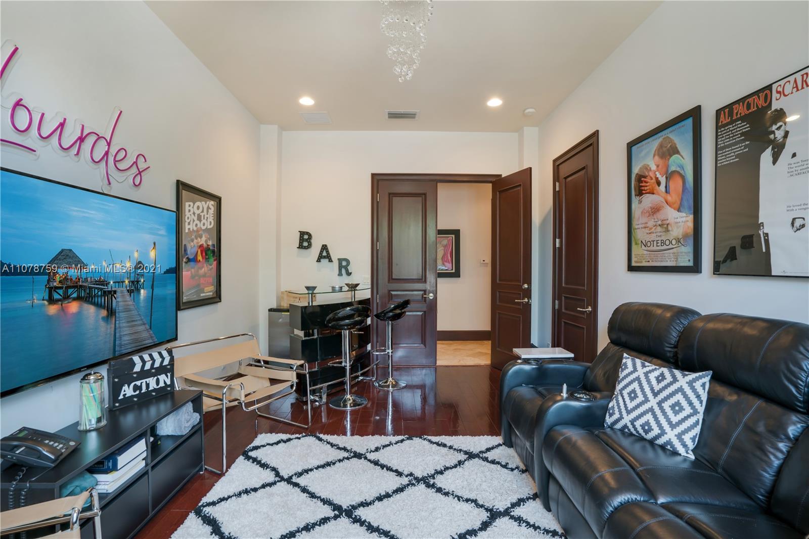 HOLIDAY ESTS - Residential