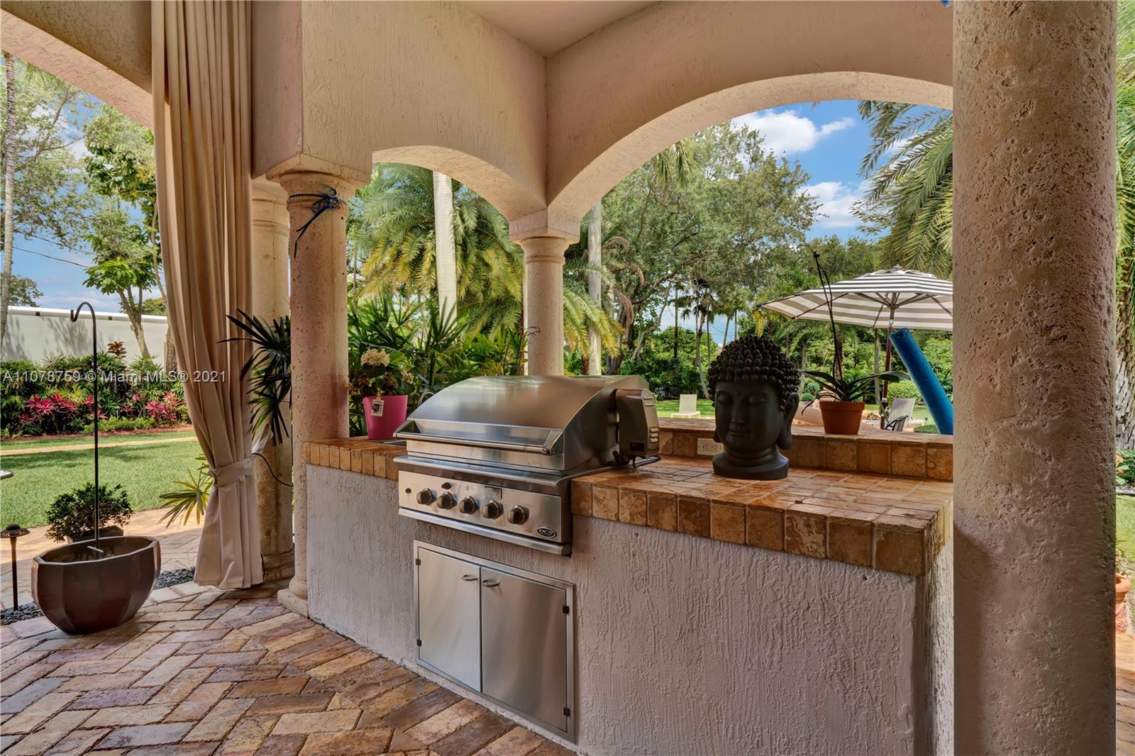 HOLIDAY ESTS - Residential