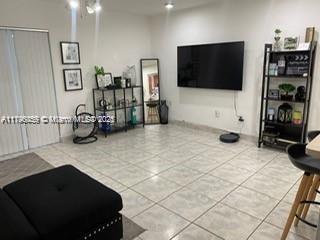 10379 N Kendall Dr L2