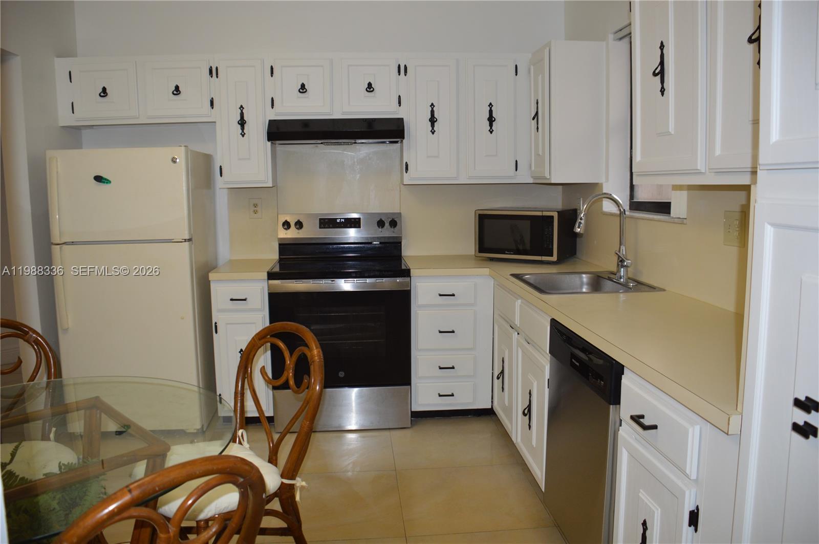 SUMMERTREE VILG CALIF CL - Residential Lease